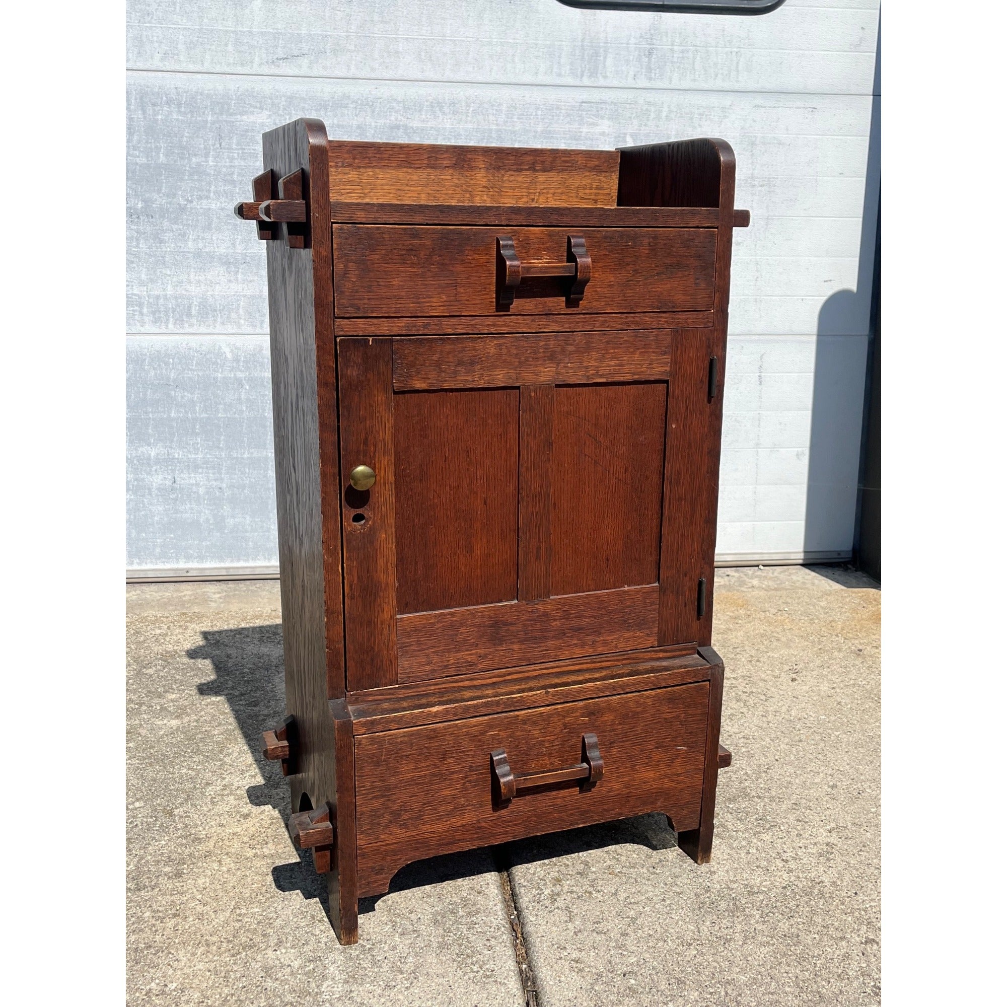 Original Antique Arts & Crafts Mission Quartersawn Oak Gentlemen's Bar Cabinet
