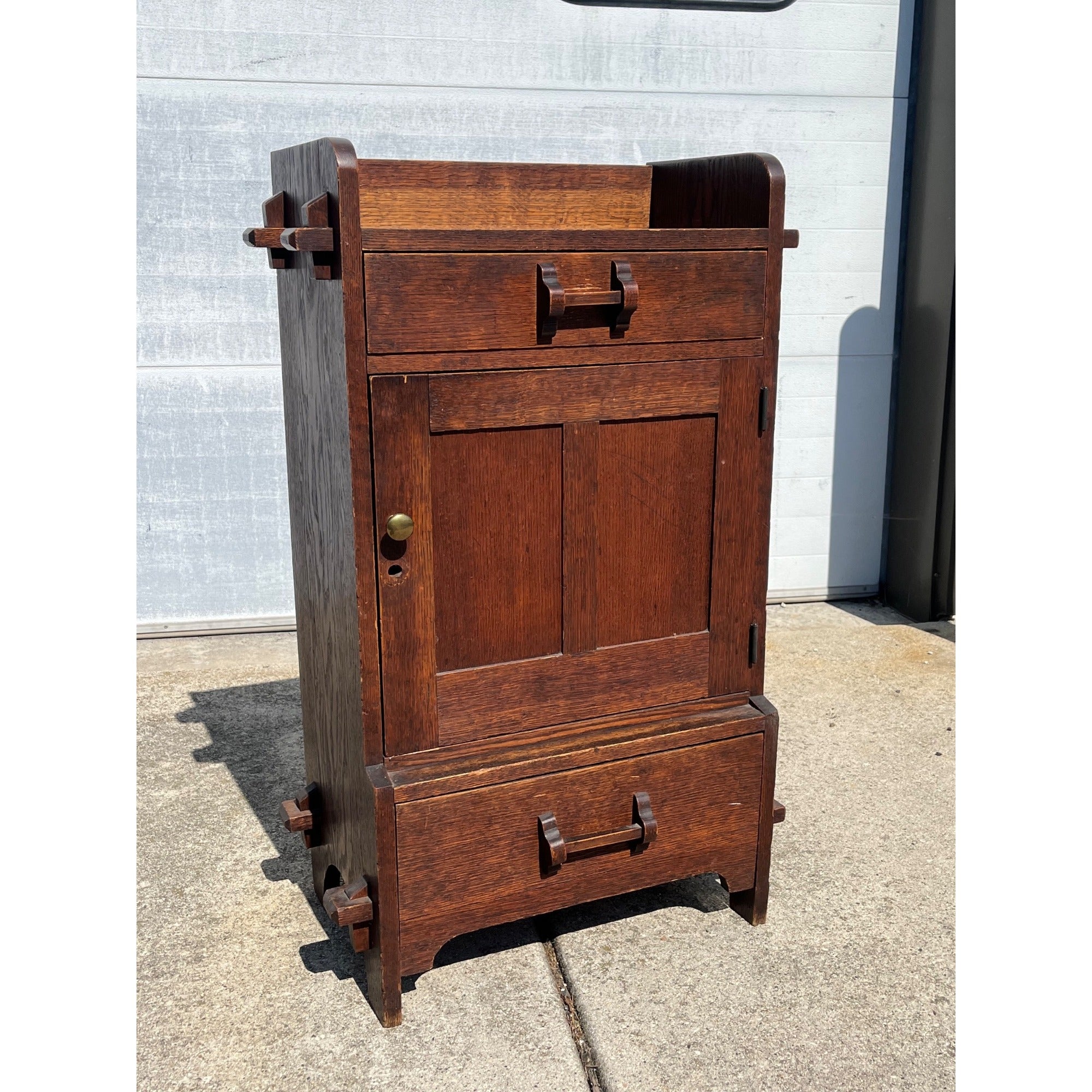 Original Antique Arts & Crafts Mission Quartersawn Oak Gentlemen's Bar Cabinet