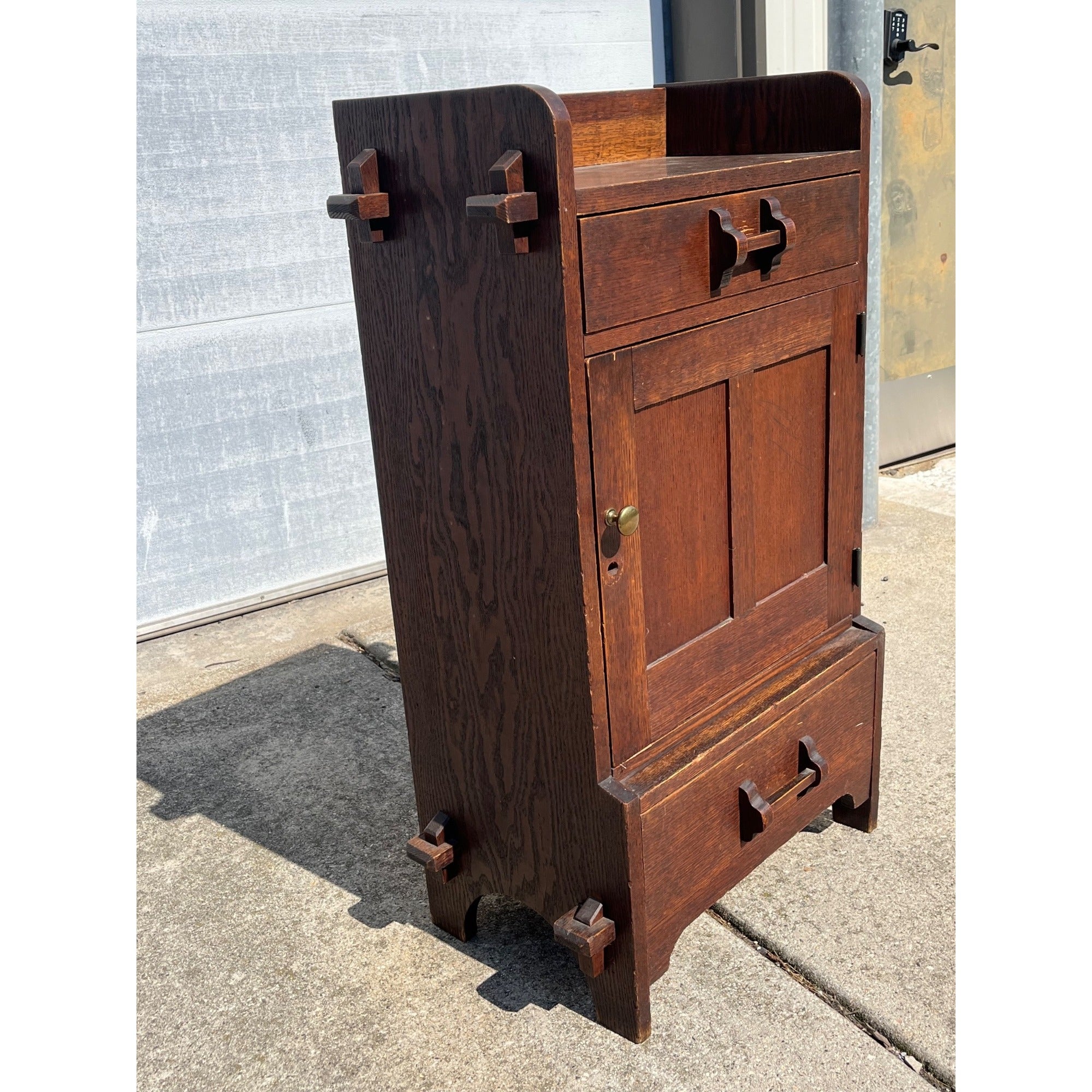 Original Antique Arts & Crafts Mission Quartersawn Oak Gentlemen's Bar Cabinet