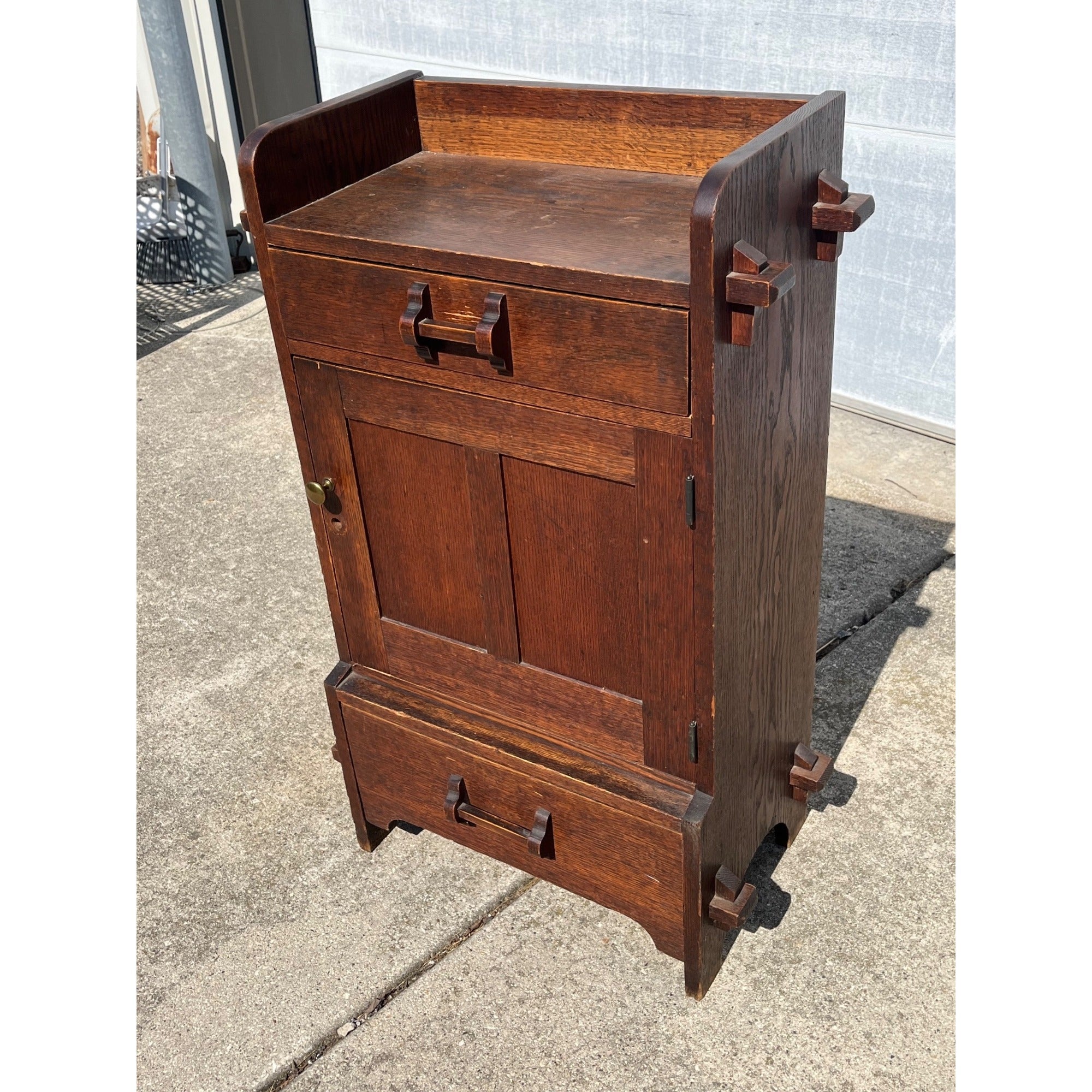 Original Antique Arts & Crafts Mission Quartersawn Oak Gentlemen's Bar Cabinet