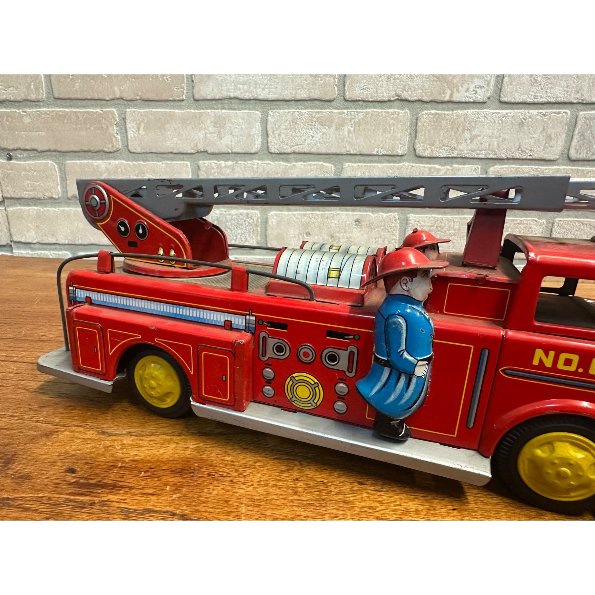 Vintage Tin Litho Fire Engine Ladder Truck Friction Toy Japan TN Nomura - Works!