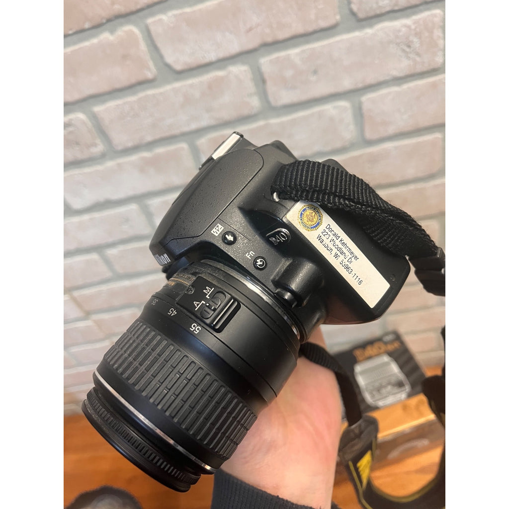 Nikon D40 DSLR Camera Kit AF-S DX Nikkor 18-55mm Lens Manuals & Accessories Box
