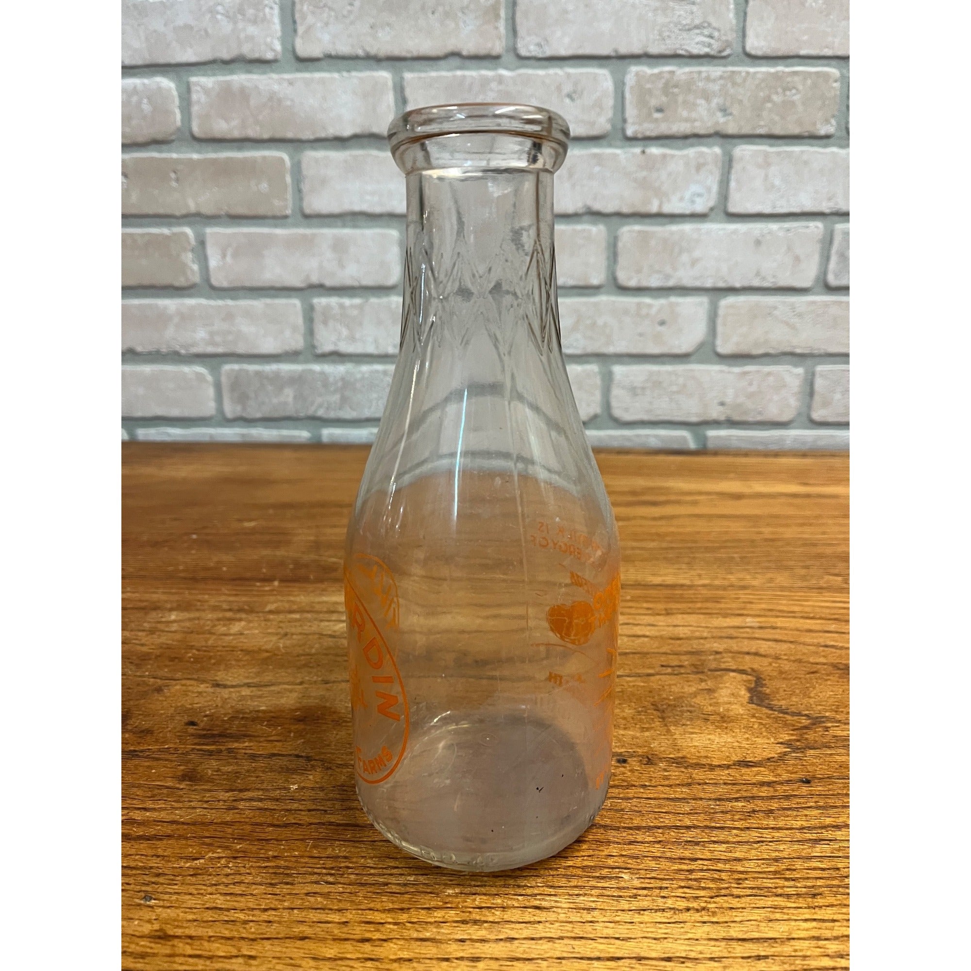 Tillybardin Guernsey Farms Chas. J. Mitchell ACL Quart Milk Bottle Waukesha WI