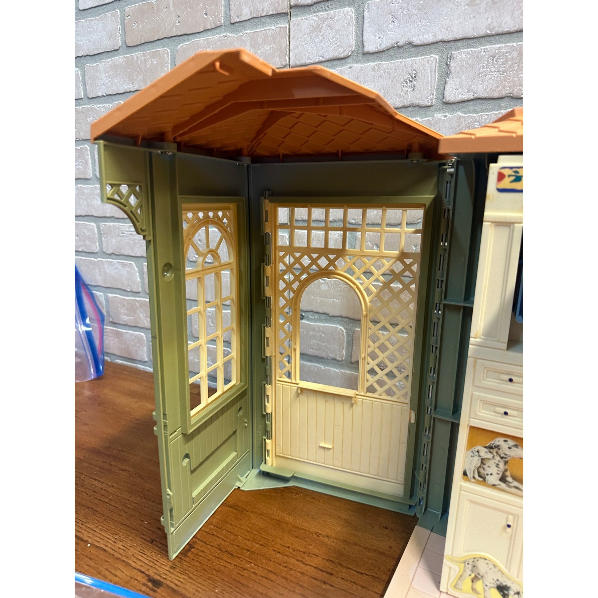 Vintage Mattel Barbie 1998 Fold Out Family Cottage Dollhouse w/ Accessories