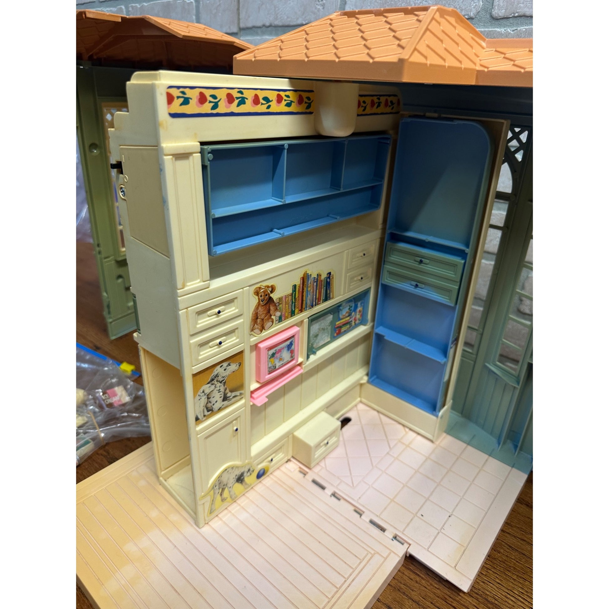 Vintage Mattel Barbie 1998 Fold Out Family Cottage Dollhouse w/ Accessories