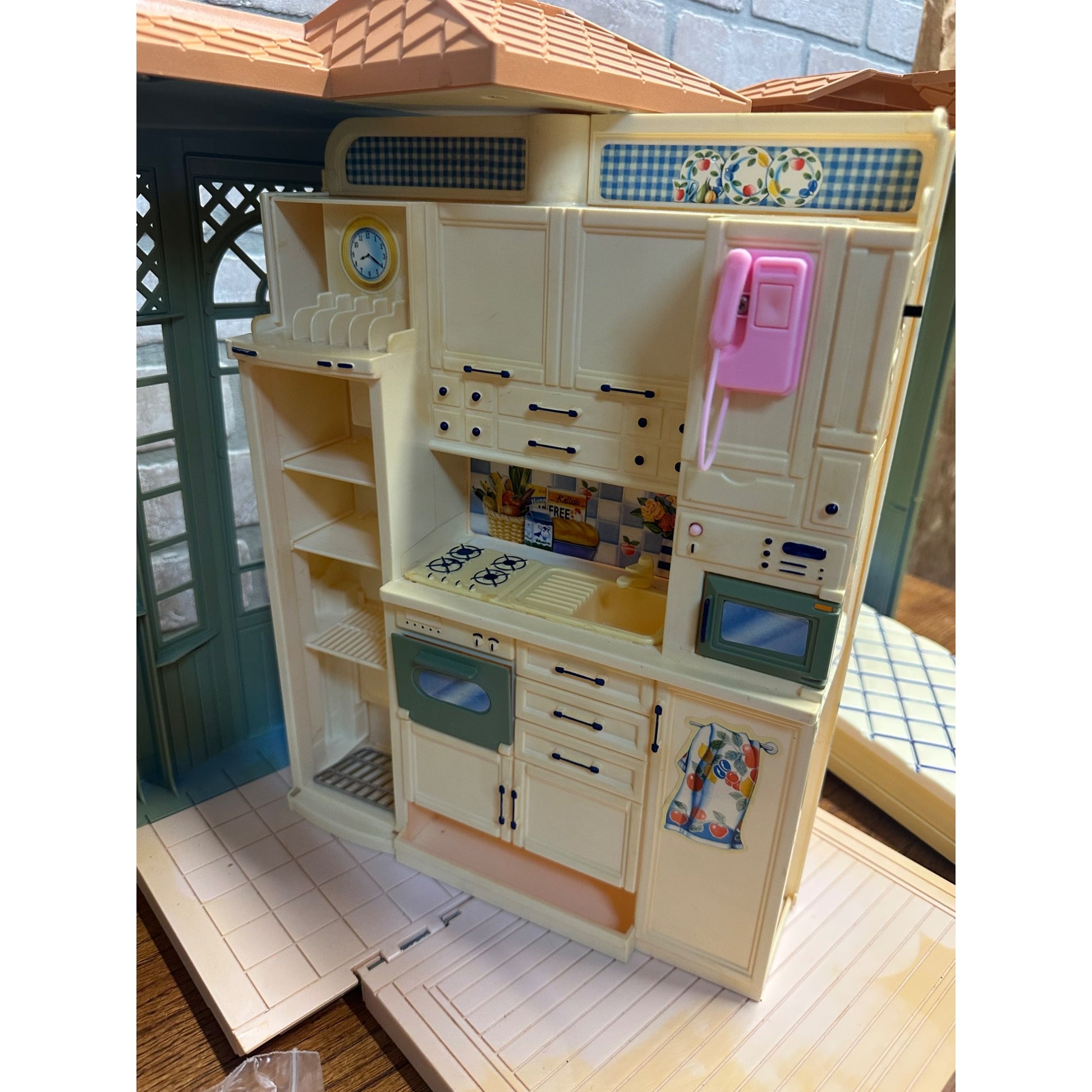 Vintage Mattel Barbie 1998 Fold Out Family Cottage Dollhouse w/ Accessories