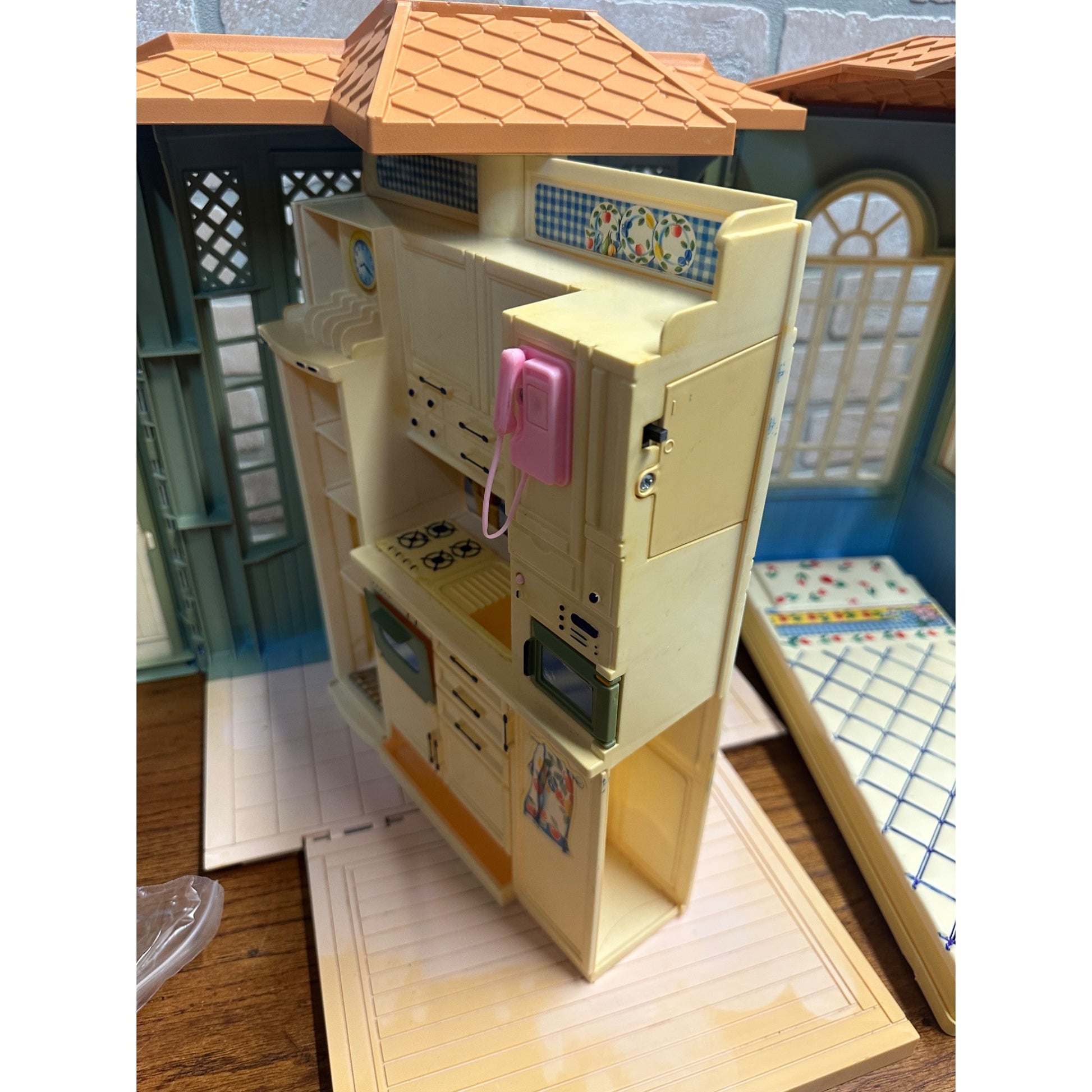 Vintage Mattel Barbie 1998 Fold Out Family Cottage Dollhouse w/ Accessories