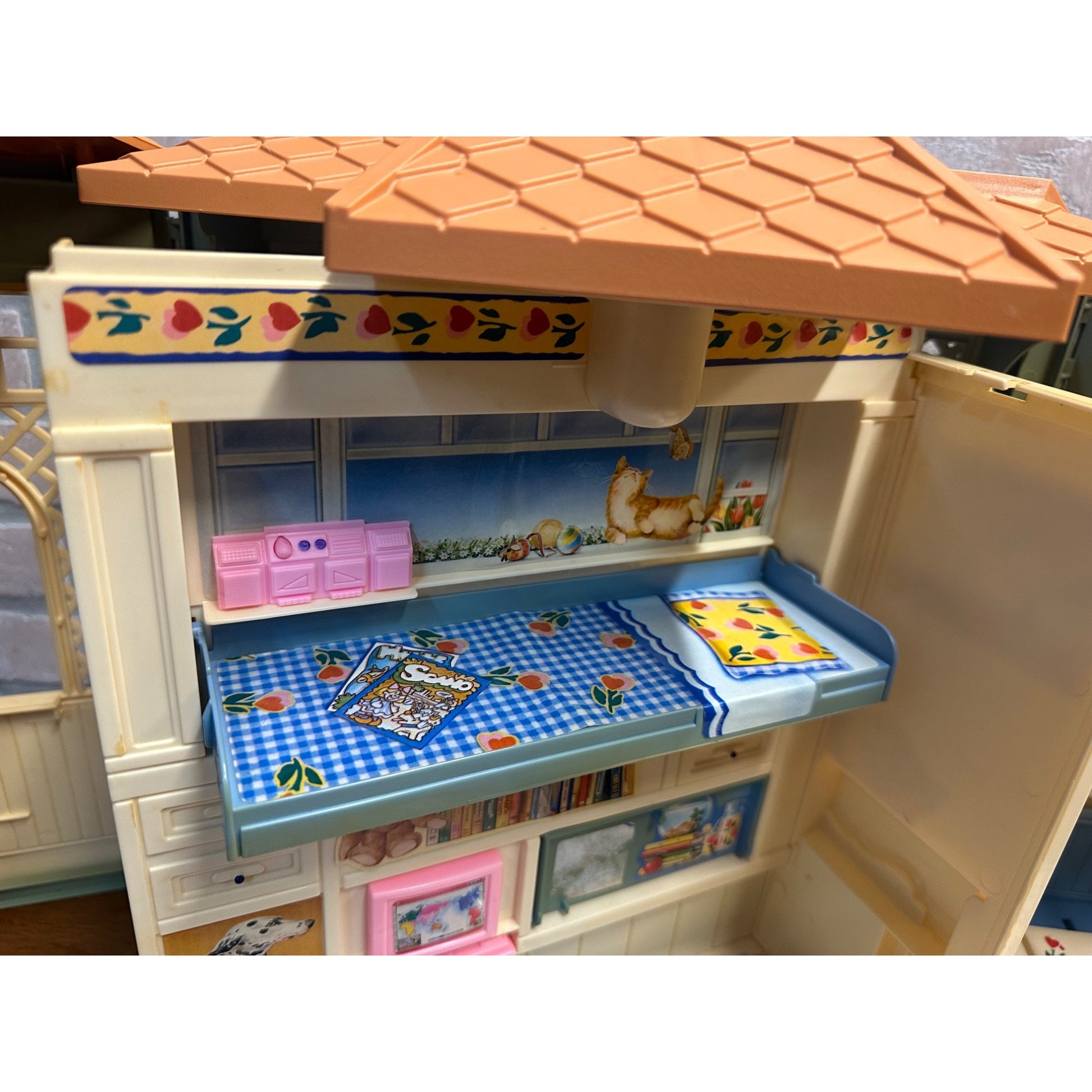 Vintage Mattel Barbie 1998 Fold Out Family Cottage Dollhouse w/ Accessories