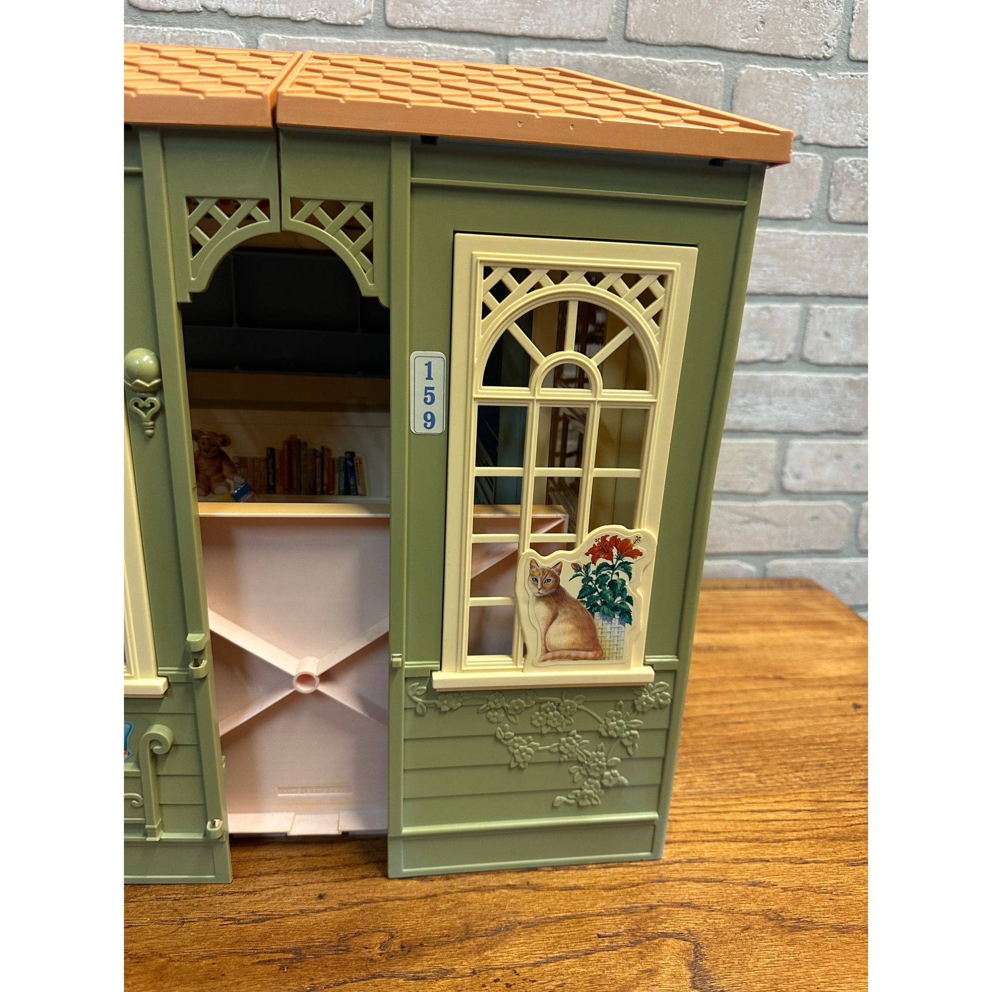 Vintage Mattel Barbie 1998 Fold Out Family Cottage Dollhouse w/ Accessories