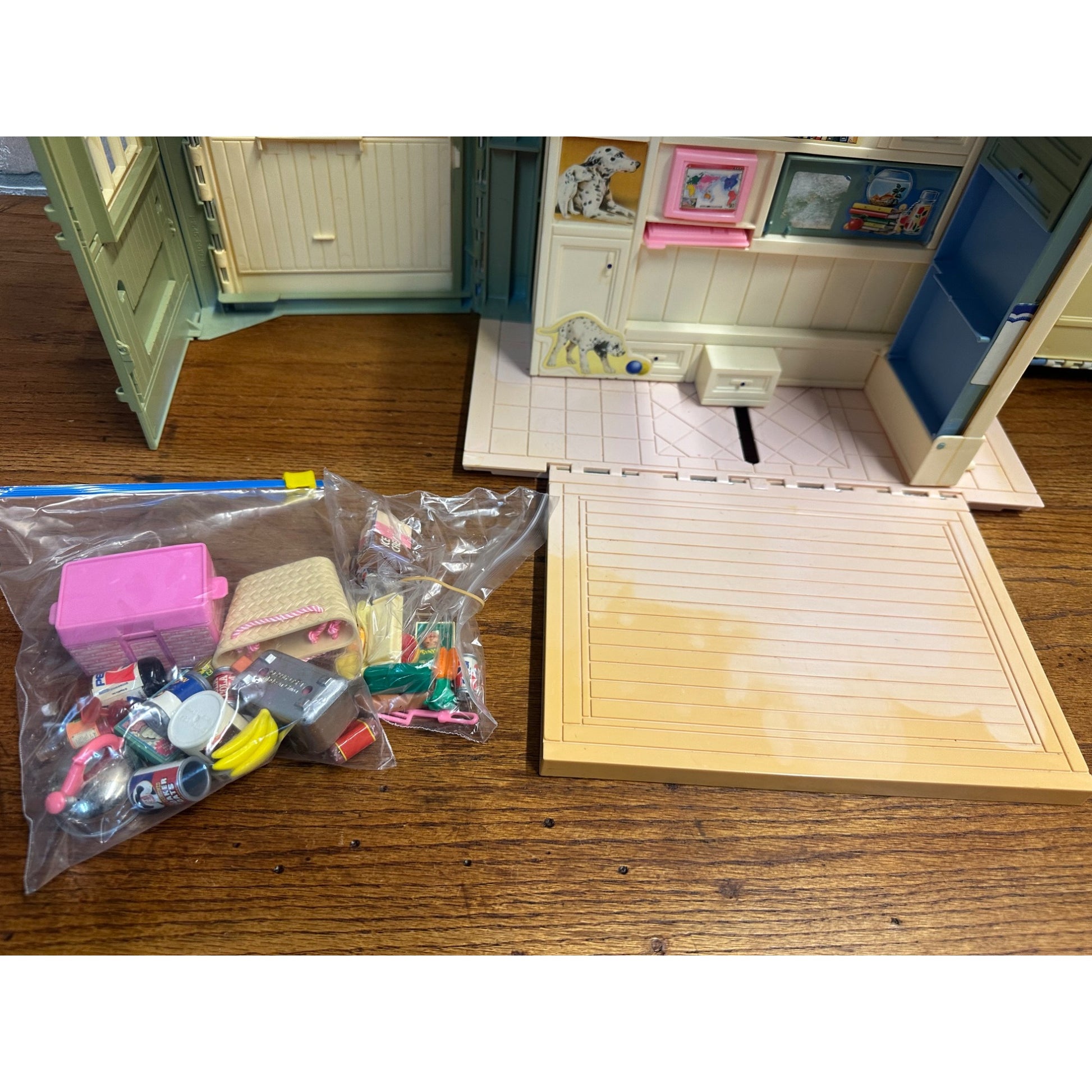 Vintage Mattel Barbie 1998 Fold Out Family Cottage Dollhouse w/ Accessories