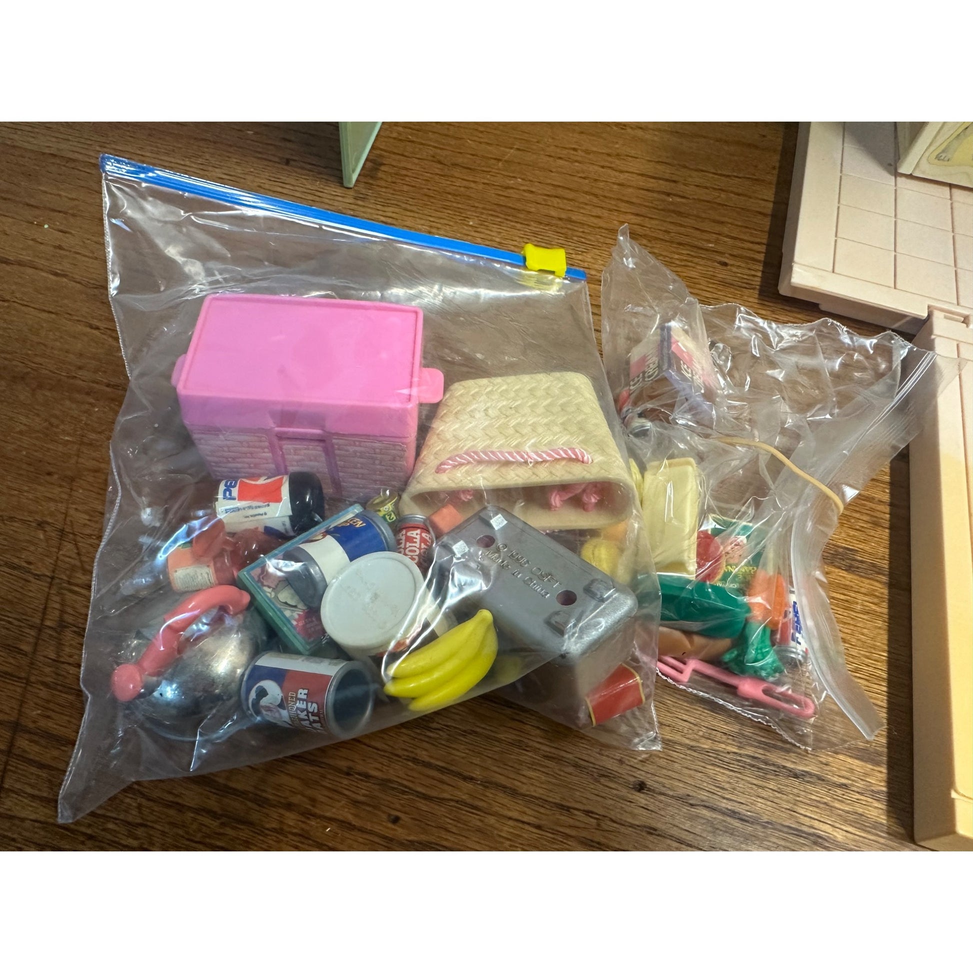 Vintage Mattel Barbie 1998 Fold Out Family Cottage Dollhouse w/ Accessories