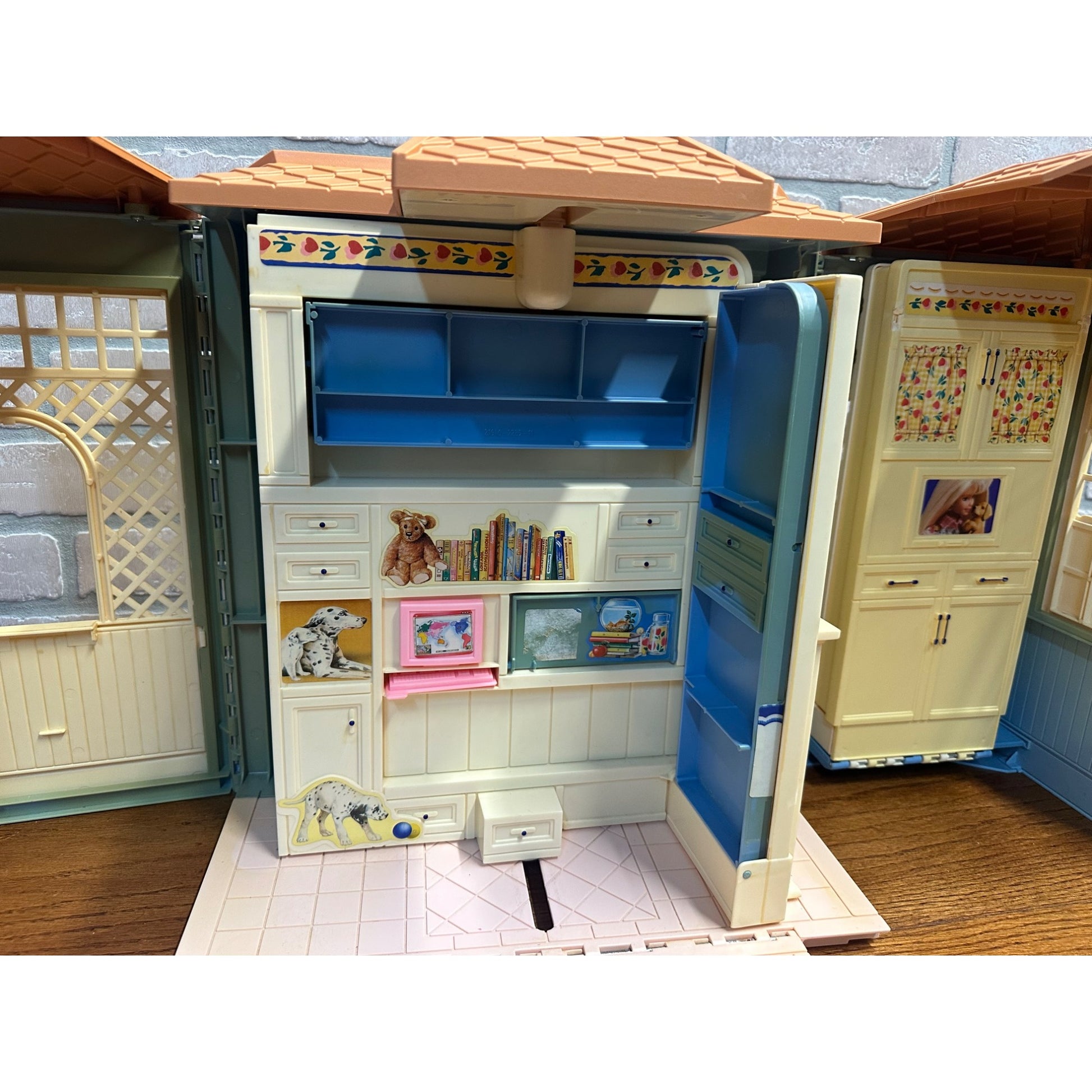 Vintage Mattel Barbie 1998 Fold Out Family Cottage Dollhouse w/ Accessories