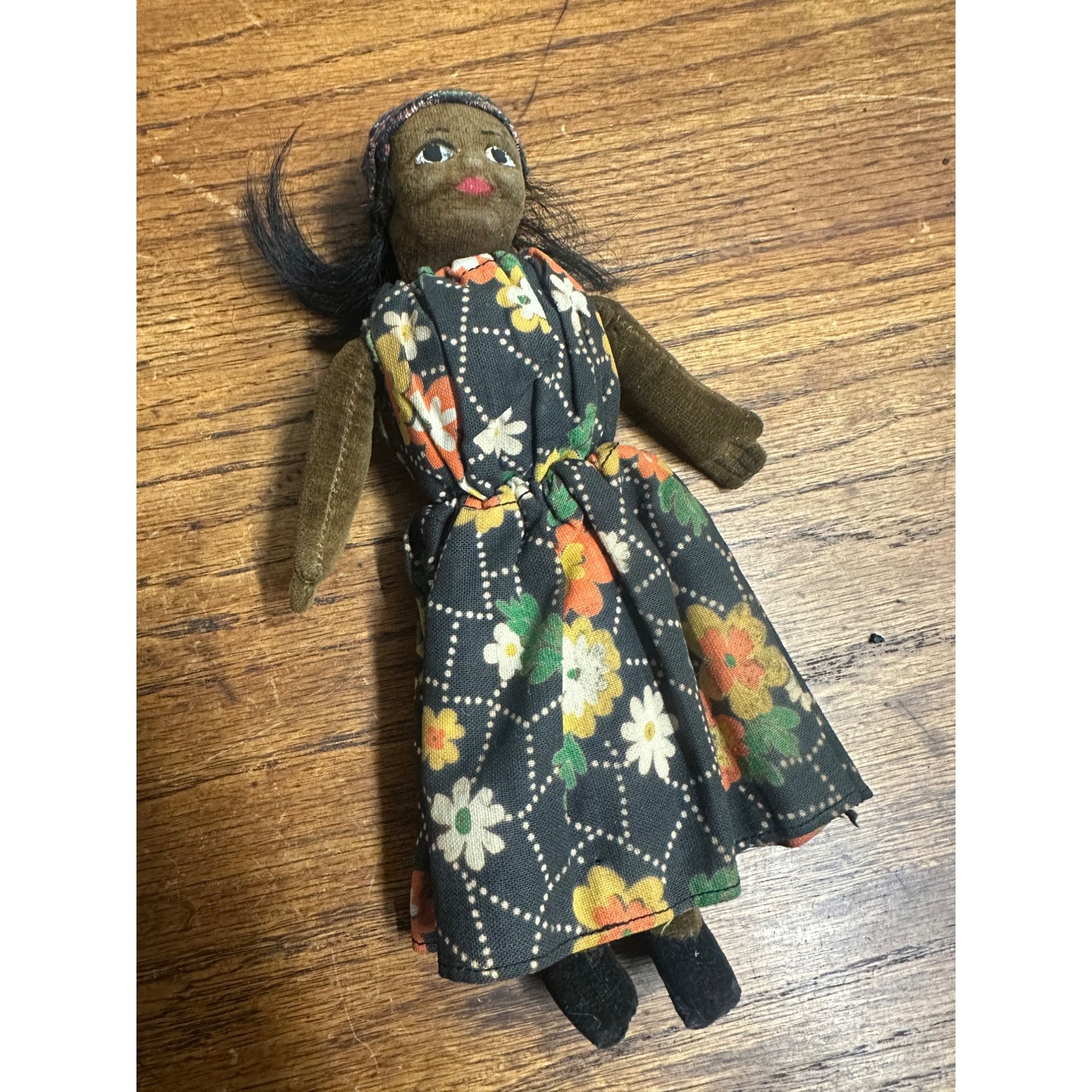 Vintage 1930s Norah Wellings Felt Fabric Black Native Islander Dolls Pair