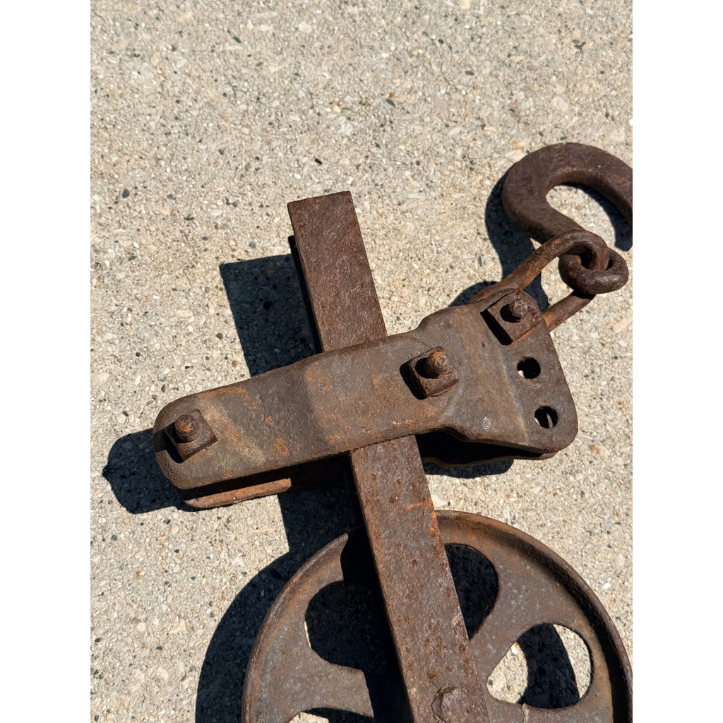 Antique Cast Iron Pulley Hook Block Barn Hay Trolley Hoist Wheel Primitive Farm