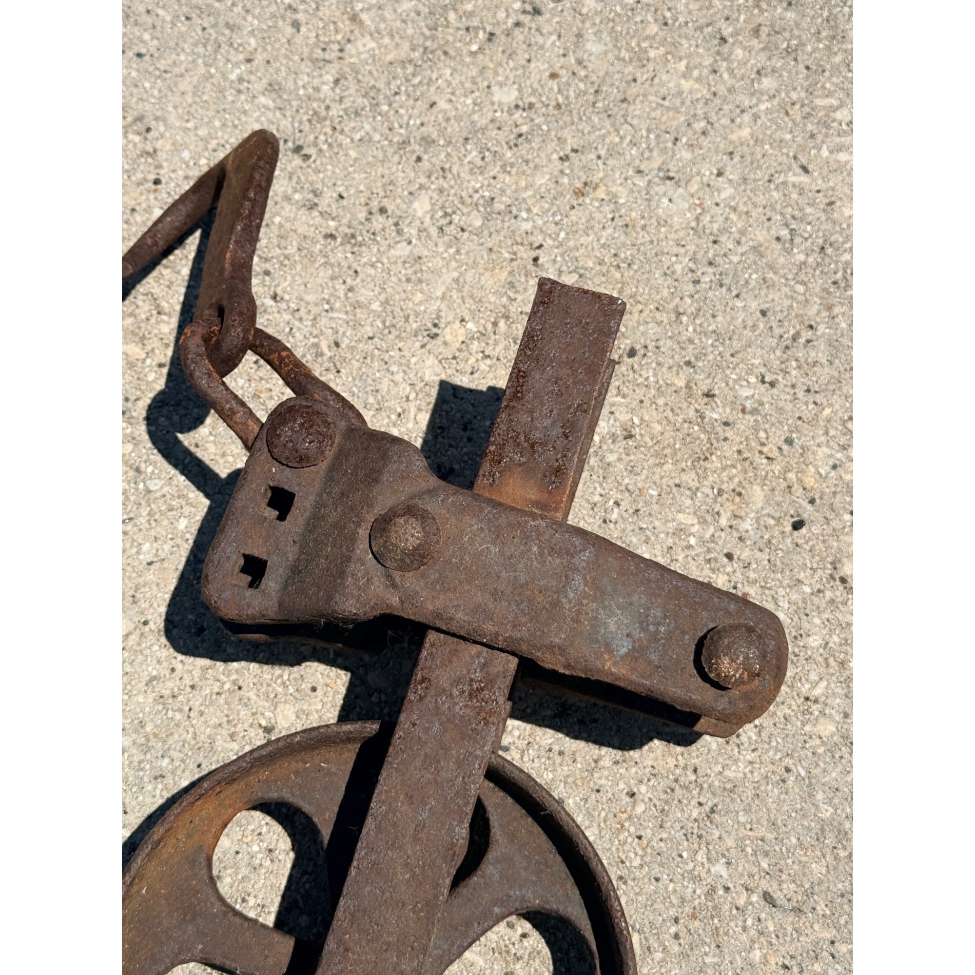 Antique Cast Iron Pulley Hook Block Barn Hay Trolley Hoist Wheel Primitive Farm