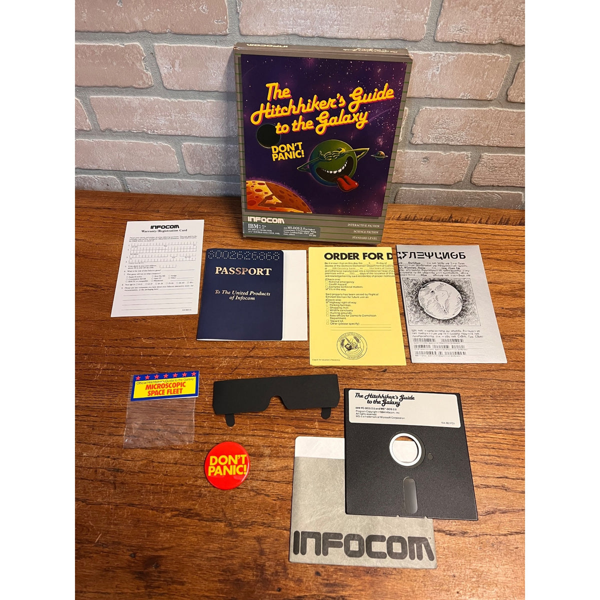 Hitchhiker's Guide to the Galaxy Infocom 1984 PC Big Box Near Complete Feelies