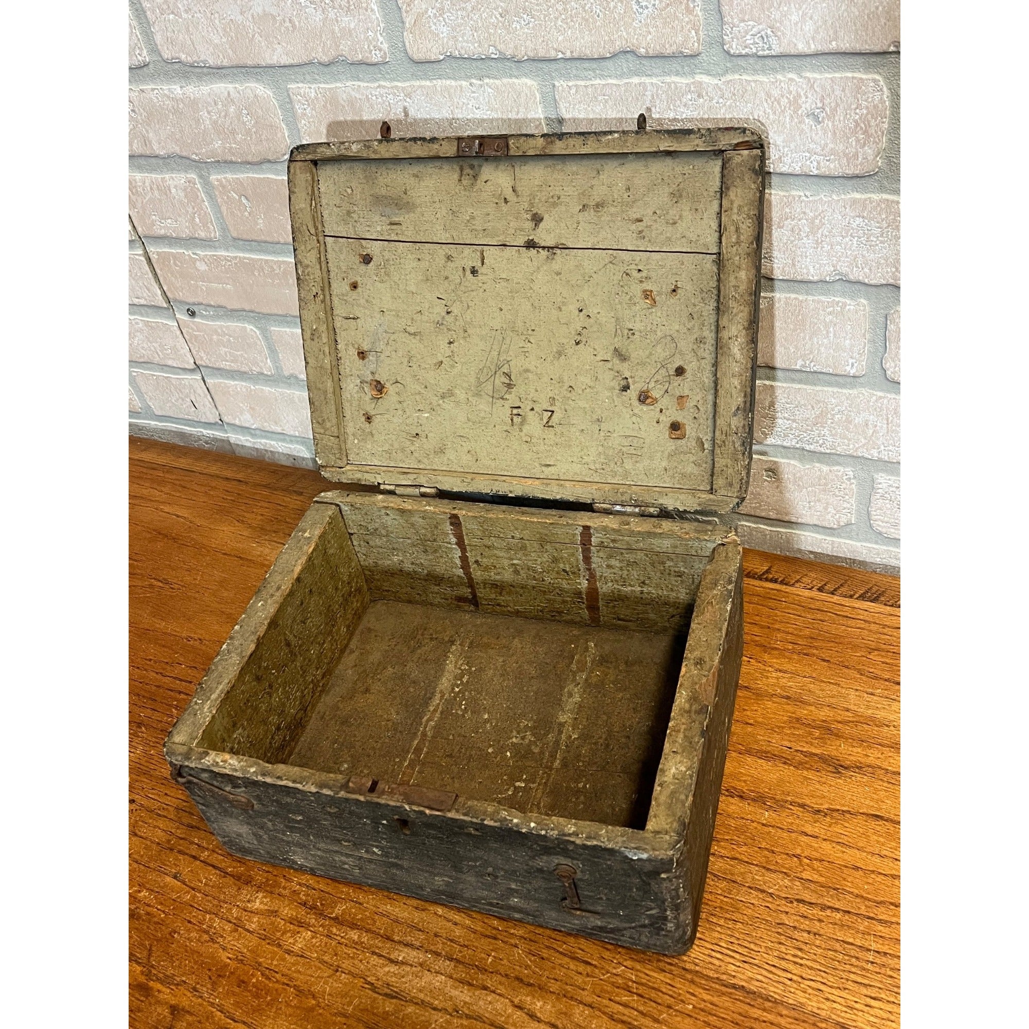 Antique Primitive 19th c. Wooden Veterinary Medicine Chest Latching Box Crate