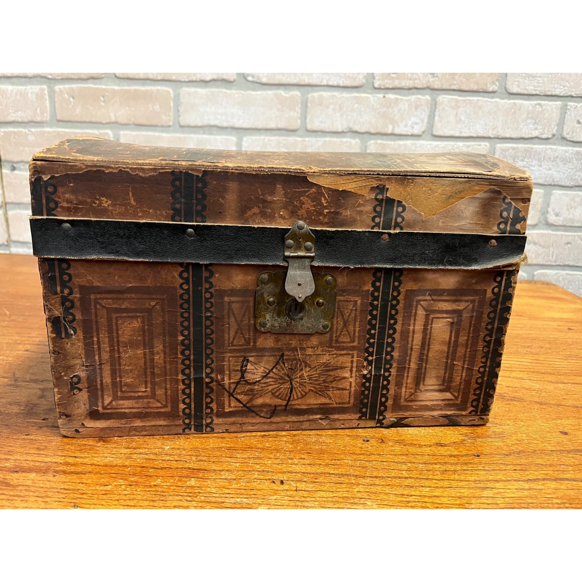 Antique Vintage Child's Trunk Steamer Paper Litho on Wood Doll Clothes Chest