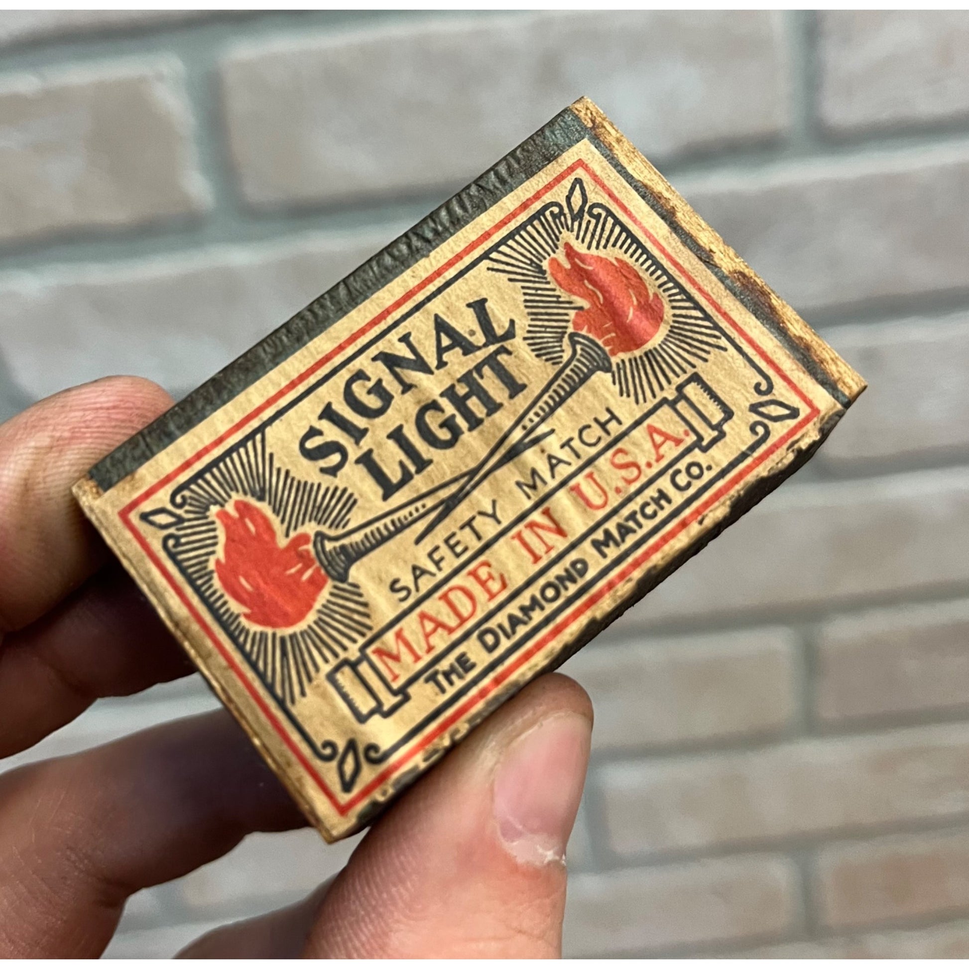 Vintage Signal Light Safety Match Box - Empty - The Diamond Match Company
