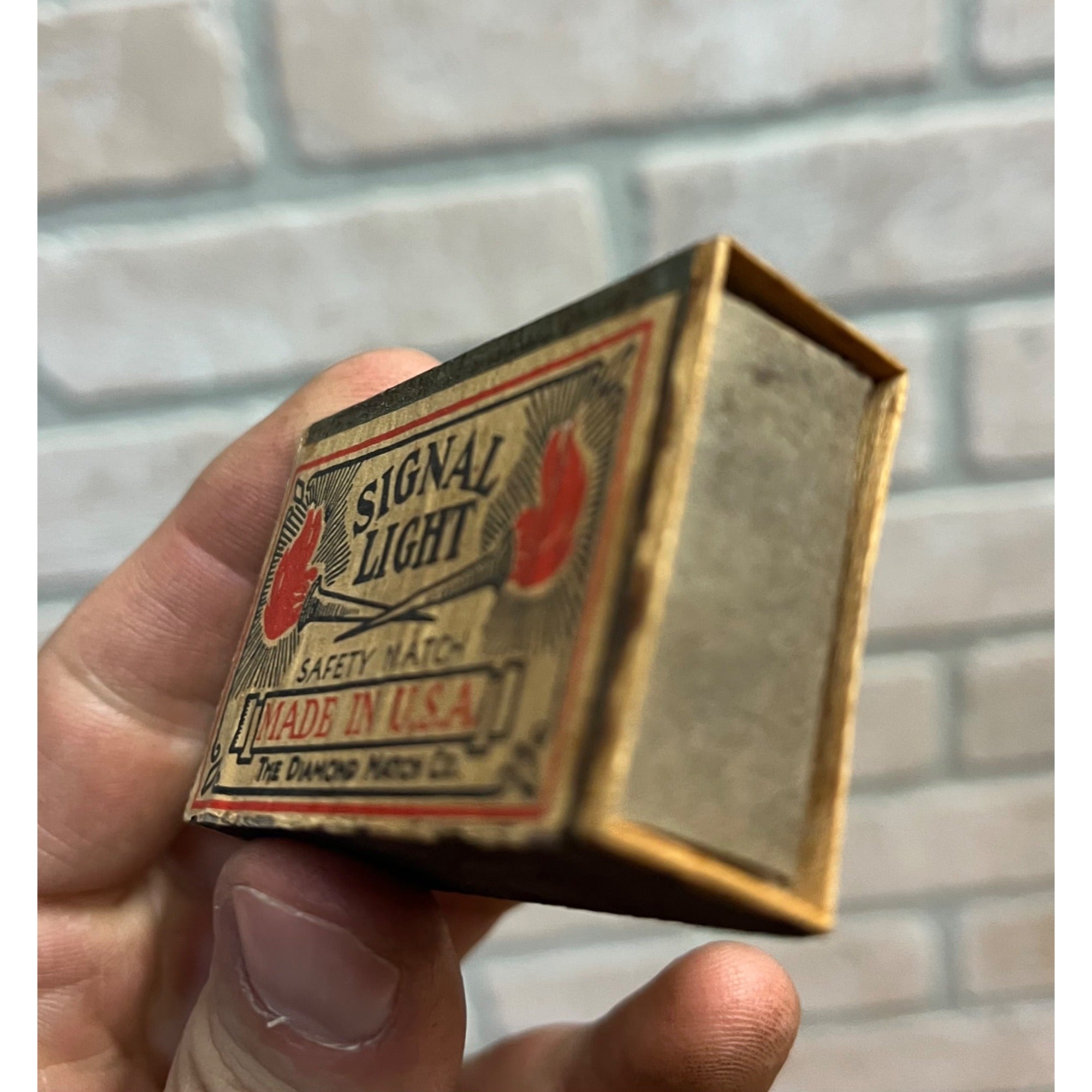 Vintage Signal Light Safety Match Box - Empty - The Diamond Match Company