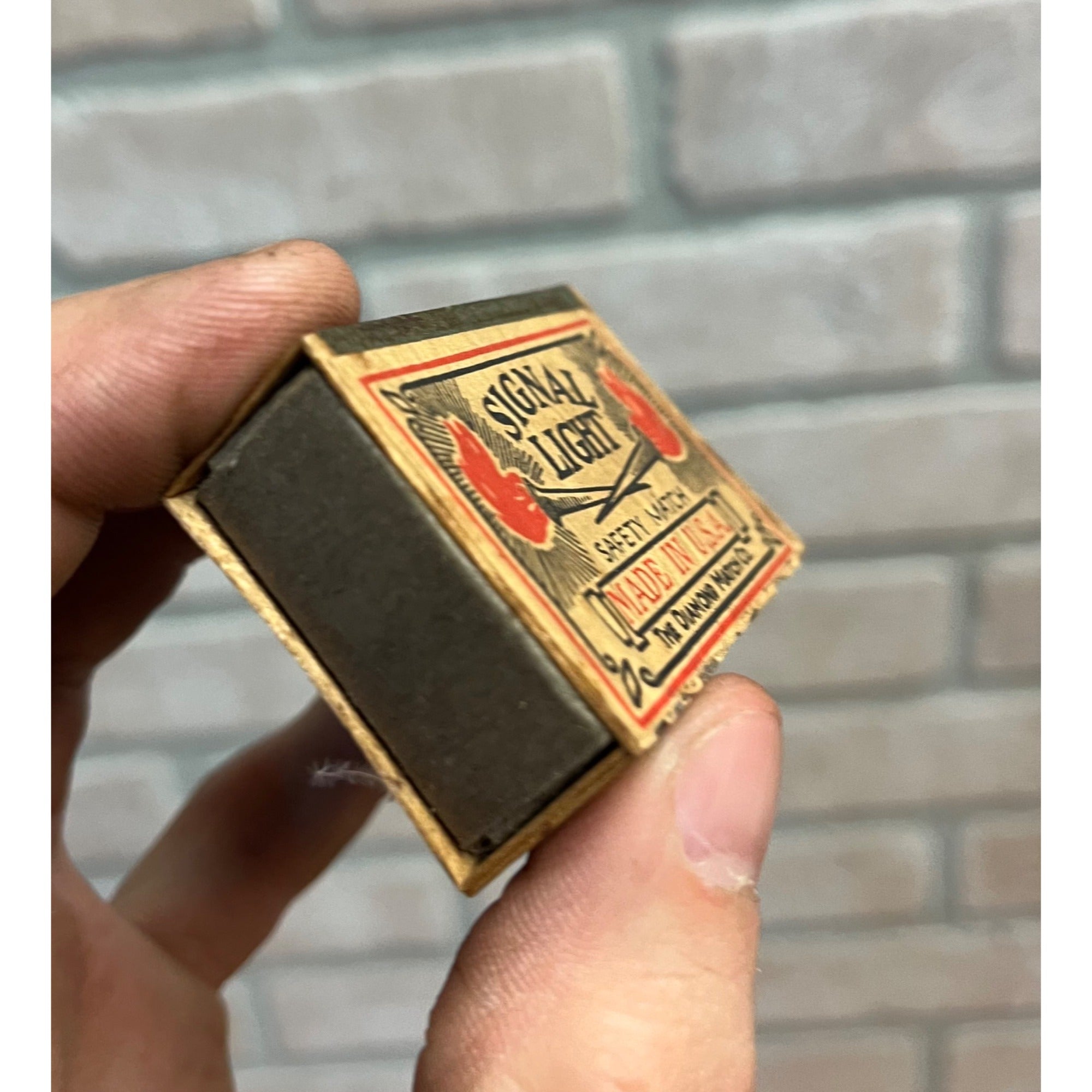 Vintage Signal Light Safety Match Box - Empty - The Diamond Match Company