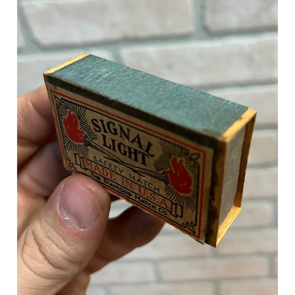 Vintage Signal Light Safety Match Box - Empty - The Diamond Match Company
