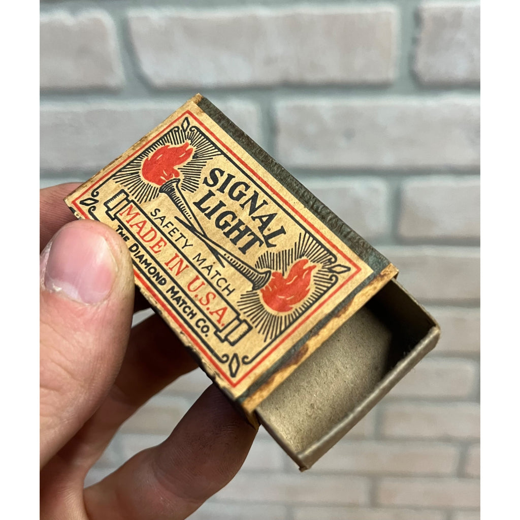 Vintage Signal Light Safety Match Box - Empty - The Diamond Match Company
