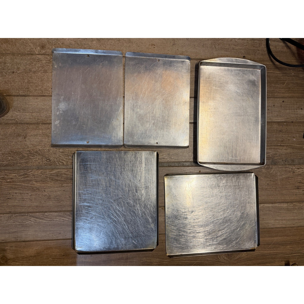 Set Of 5 Vintage Aluminum Baking & Sheet Pans Air Bake, Mirro ++ Mid-Century