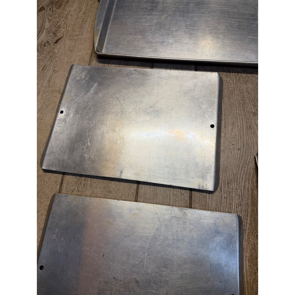 Set Of 5 Vintage Aluminum Baking & Sheet Pans Air Bake, Mirro ++ Mid-Century
