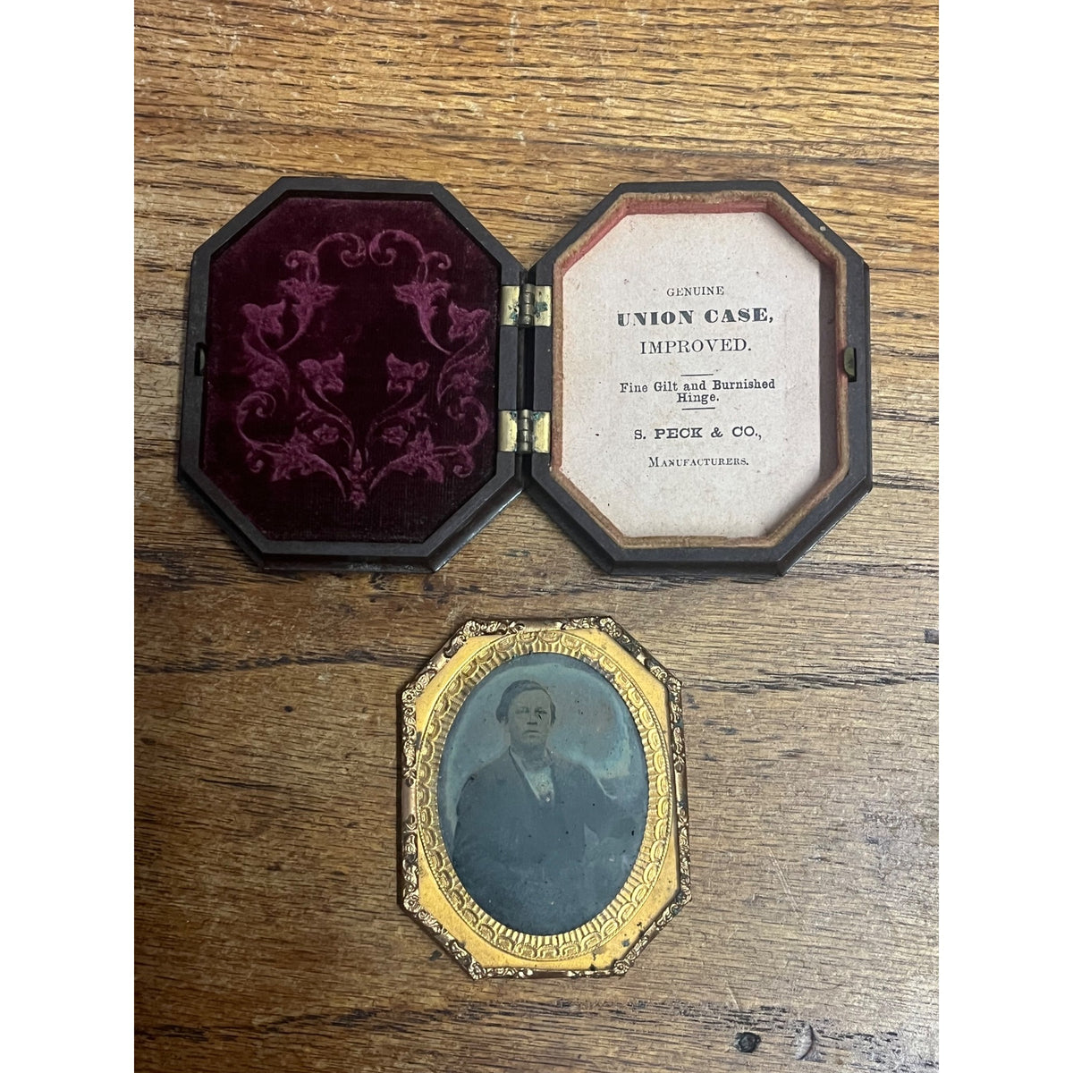 Antique c1855 Ambrotype 1/9 Plate Thermoplastic Union Case Scroll Peck Octagonal