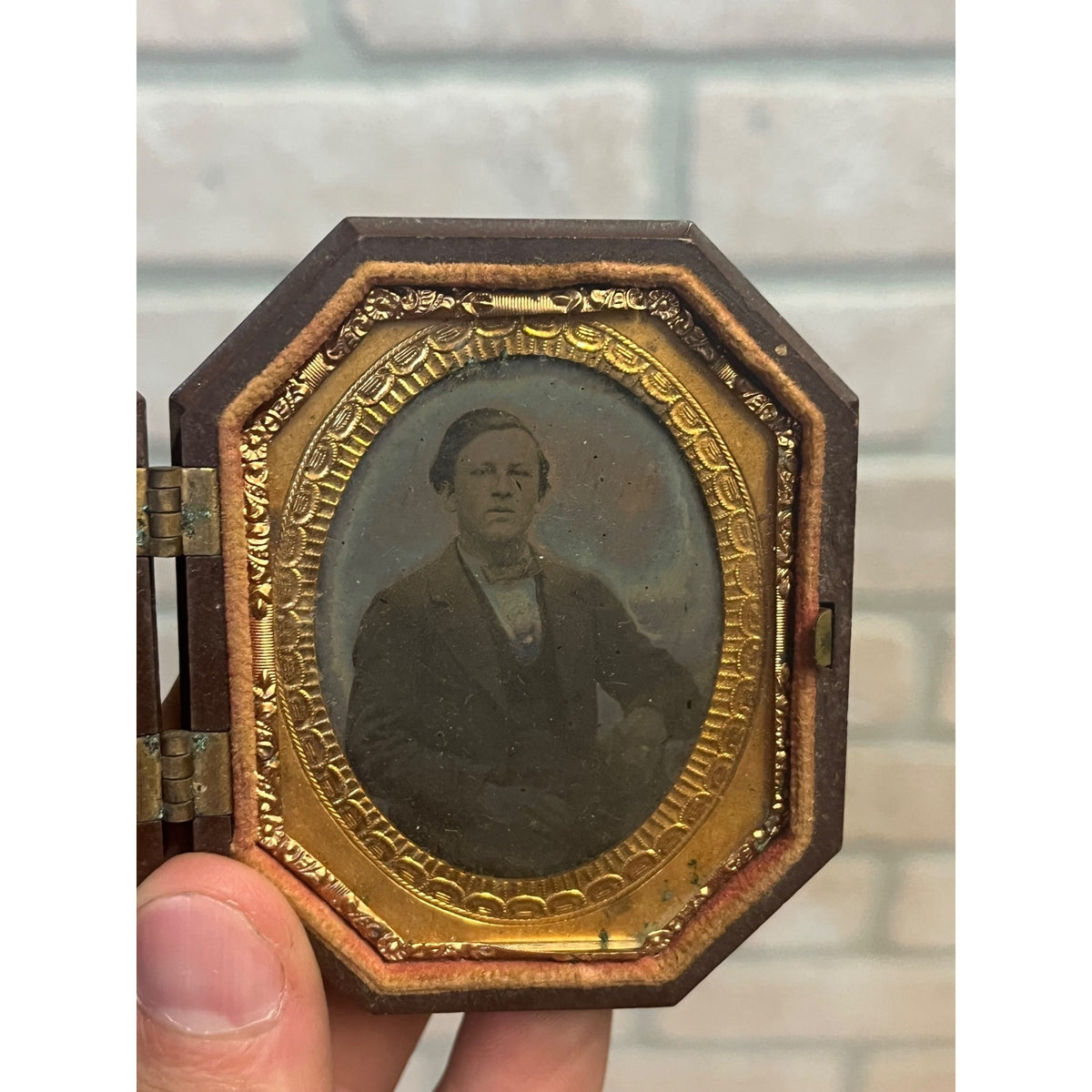 Antique c1855 Ambrotype 1/9 Plate Thermoplastic Union Case Scroll Peck Octagonal