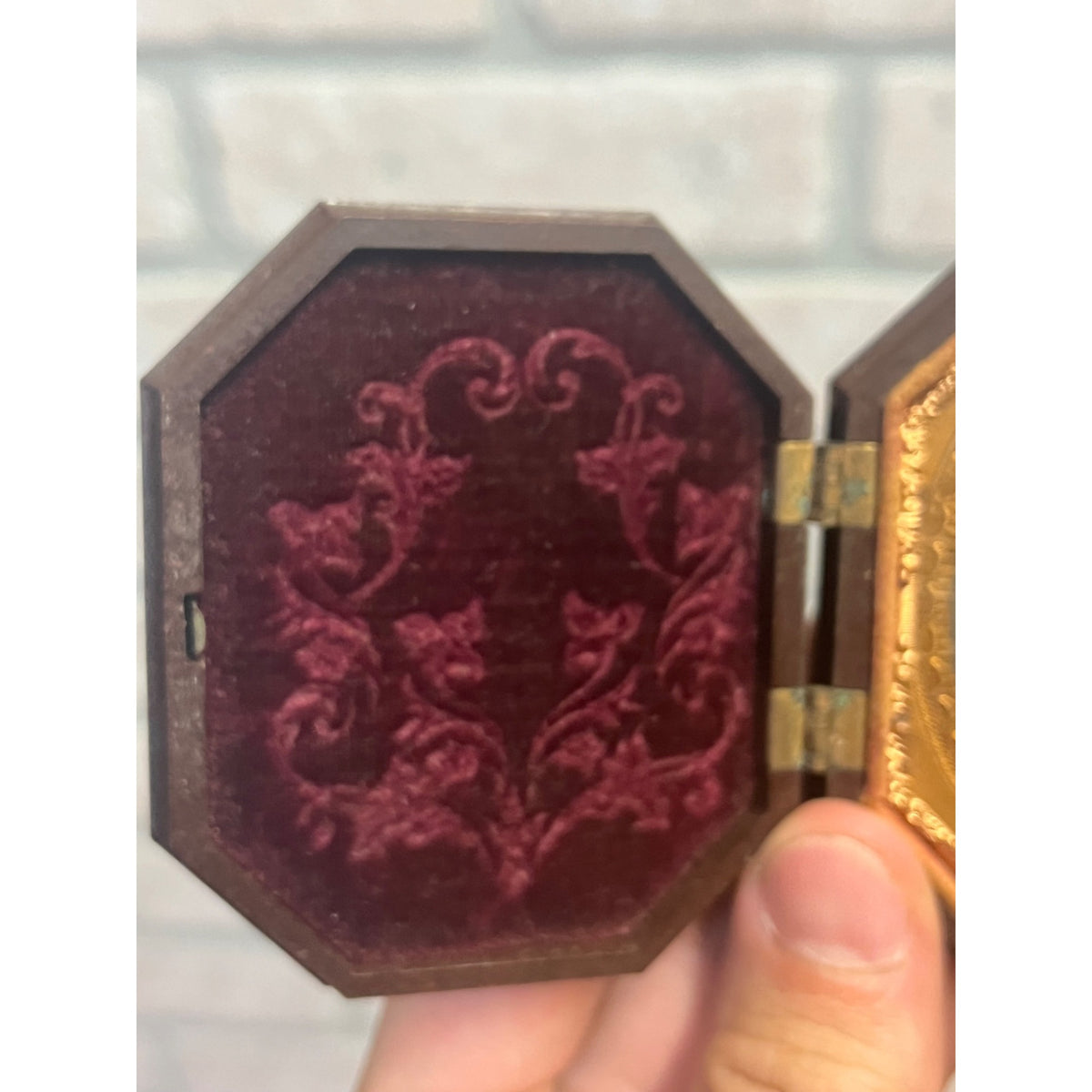 Antique c1855 Ambrotype 1/9 Plate Thermoplastic Union Case Scroll Peck Octagonal