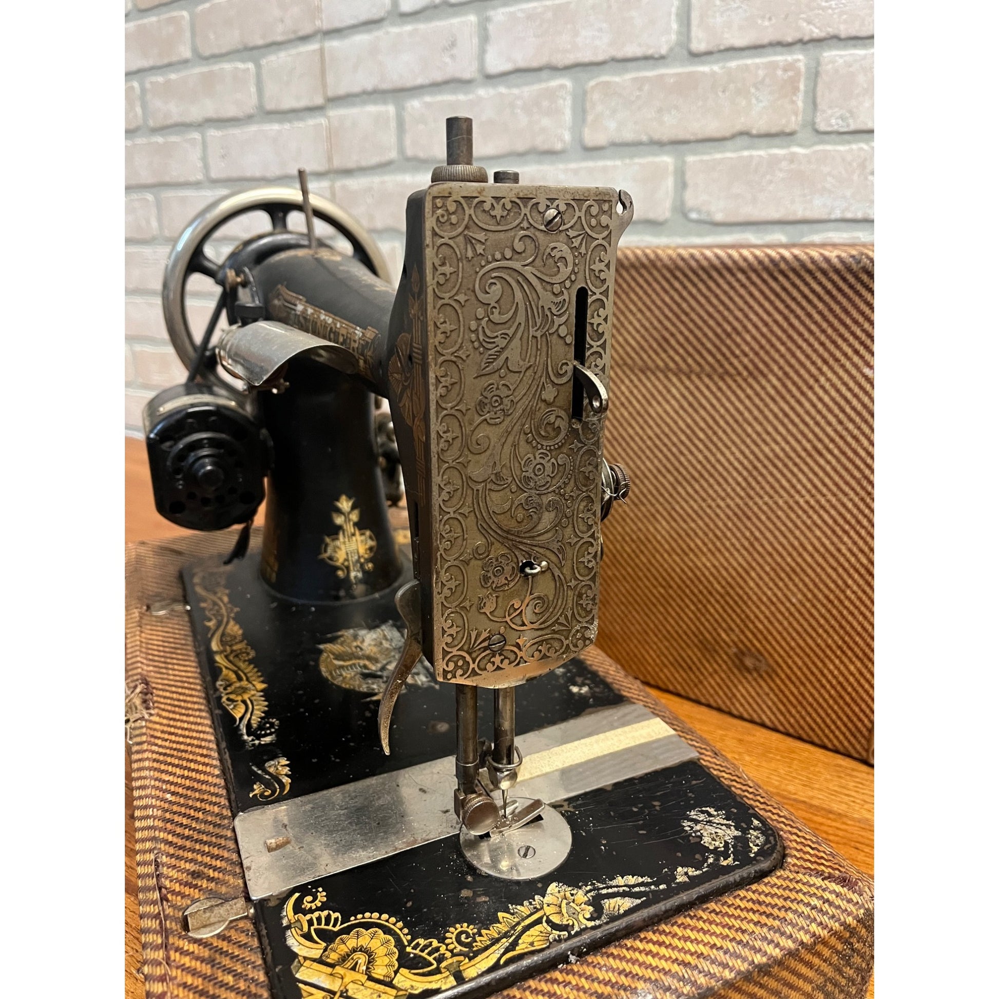 Antique 1904 Model 27 Singer Sphinx Sewing Machine w/ Travel Case