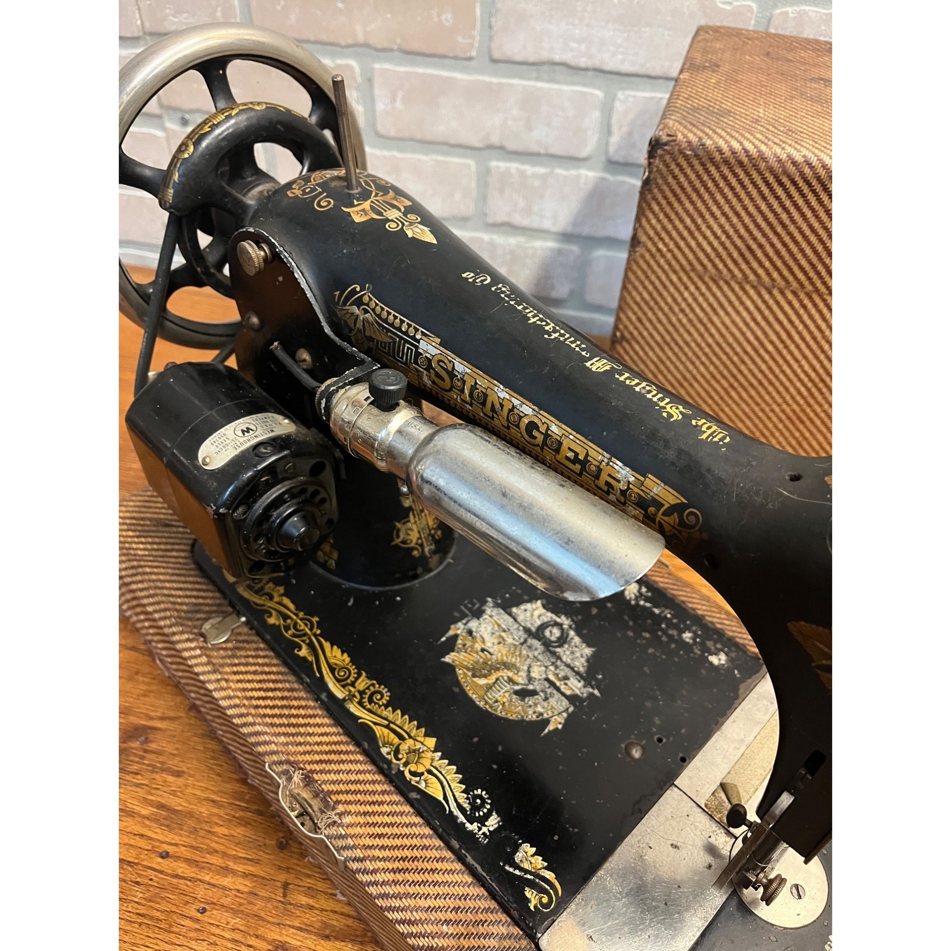 Antique 1904 Model 27 Singer Sphinx Sewing Machine w/ Travel Case