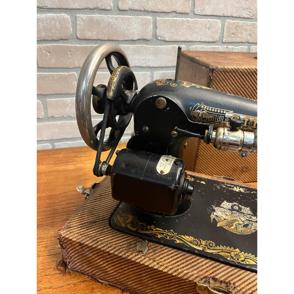 Antique 1904 Model 27 Singer Sphinx Sewing Machine w/ Travel Case