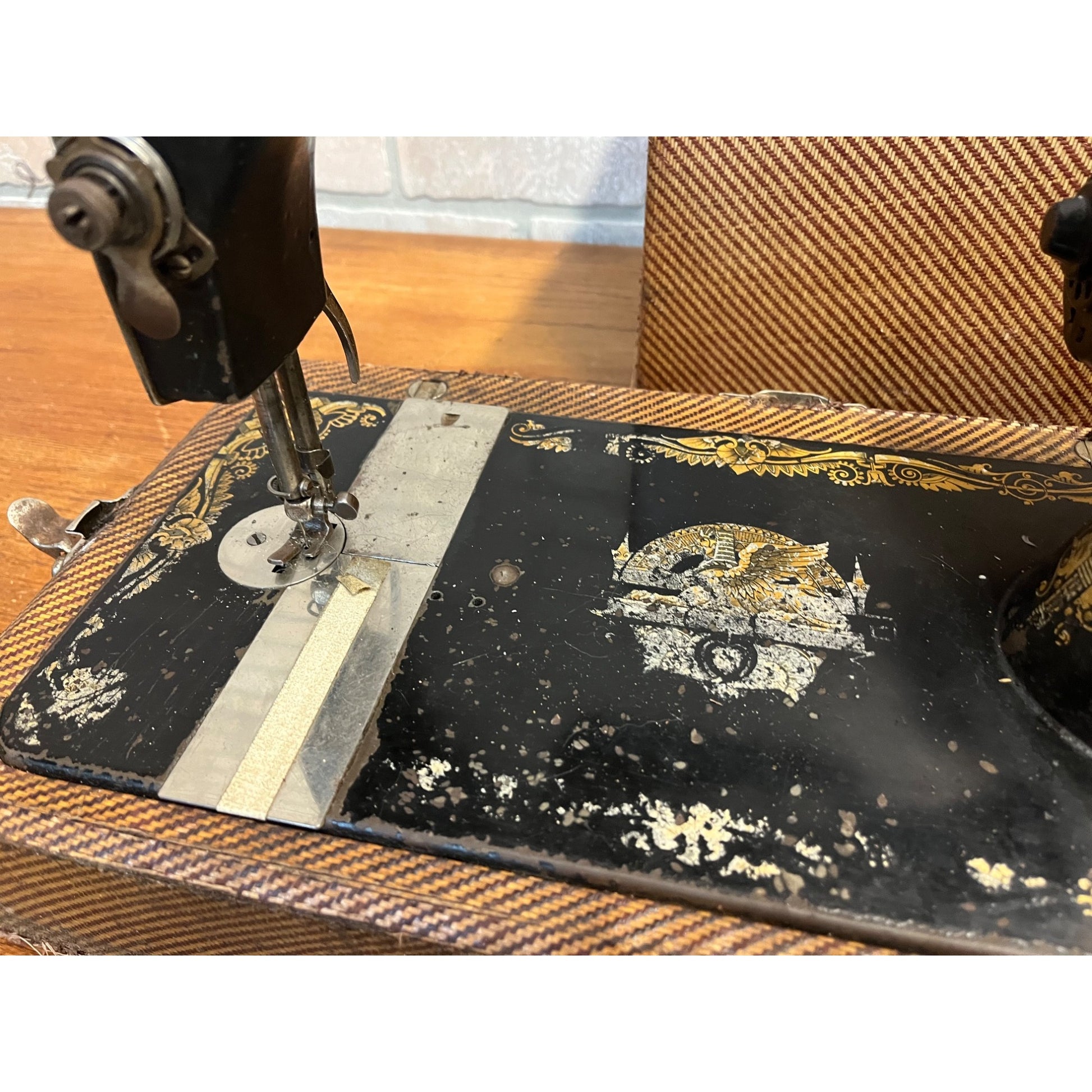 Antique 1904 Model 27 Singer Sphinx Sewing Machine w/ Travel Case