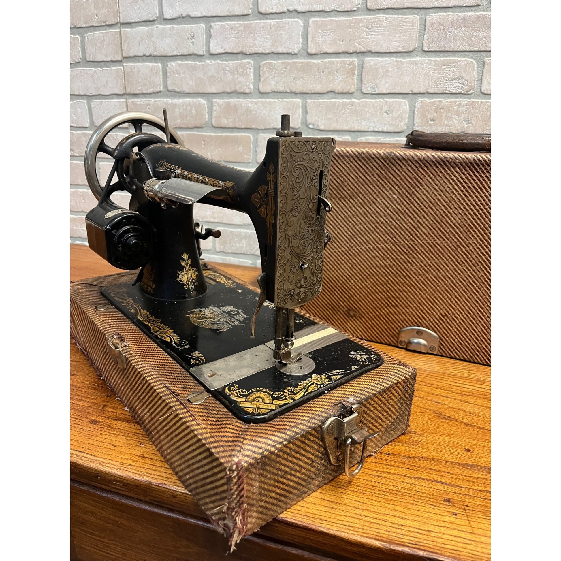 Antique 1904 Model 27 Singer Sphinx Sewing Machine w/ Travel Case