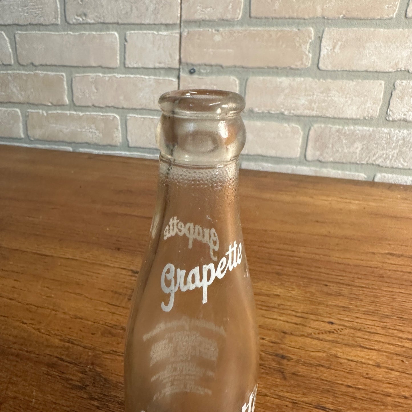 1946 Grapette ACL Soda Bottle 6oz Green Bay Oshkosh Wis