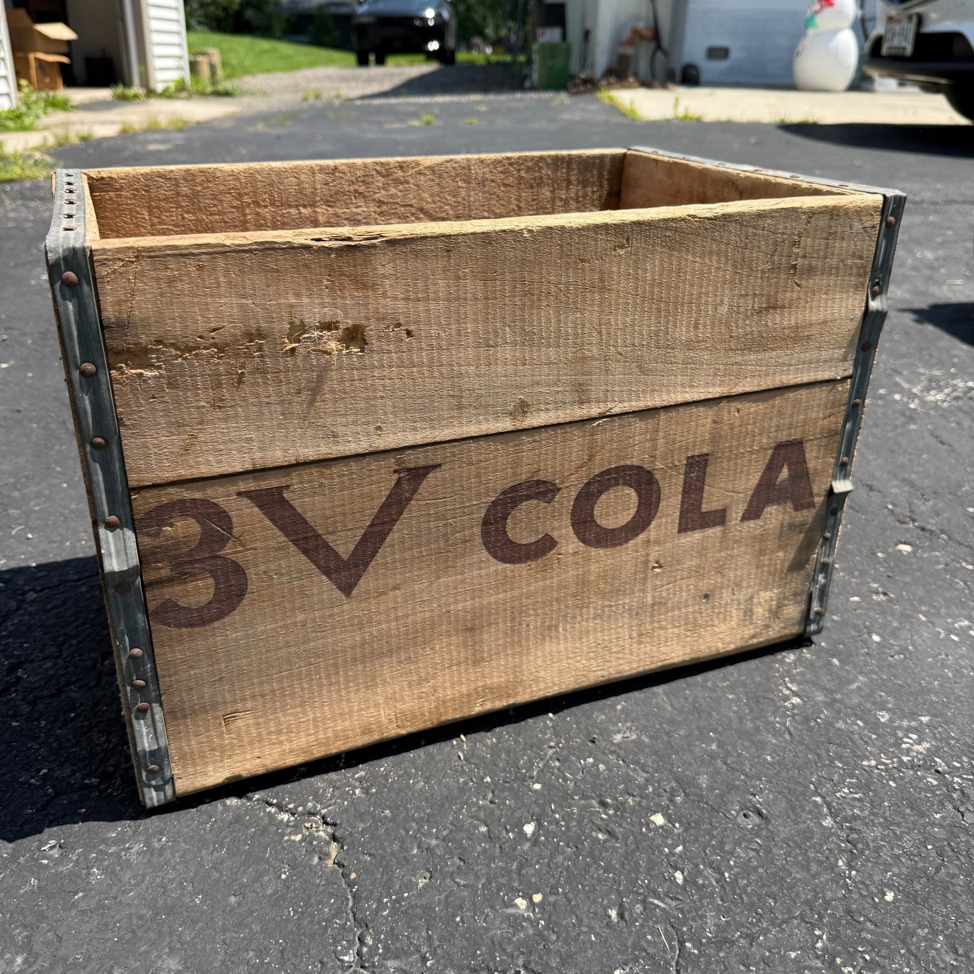 Vintage 3V Cola Vess Oshkosh Wis Soda Crate Carrier Beverages Dad's Bottling