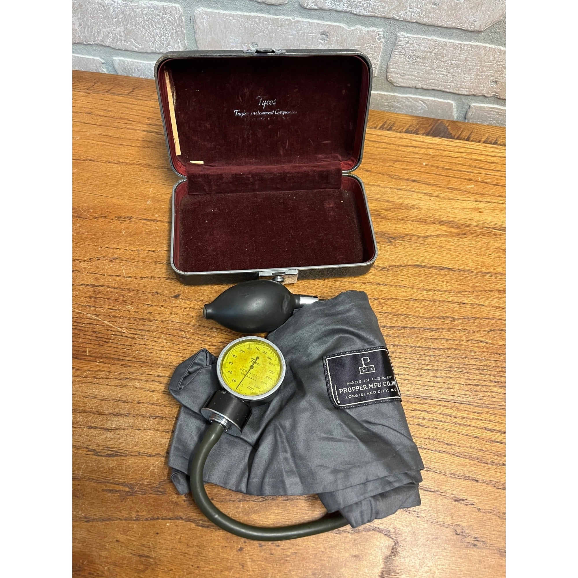 Antique Taylor Tycos Sphygmomanometer Blood Pressure Cuff Medical Instrument