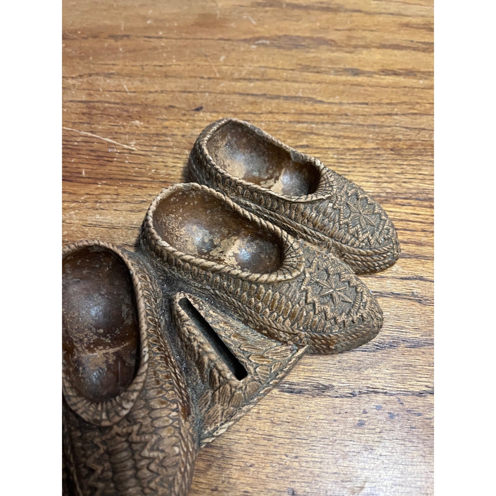 Vintage Smoking Pipe & Matchbook Holder Syroco Style Ornawood Shoes Moccasins