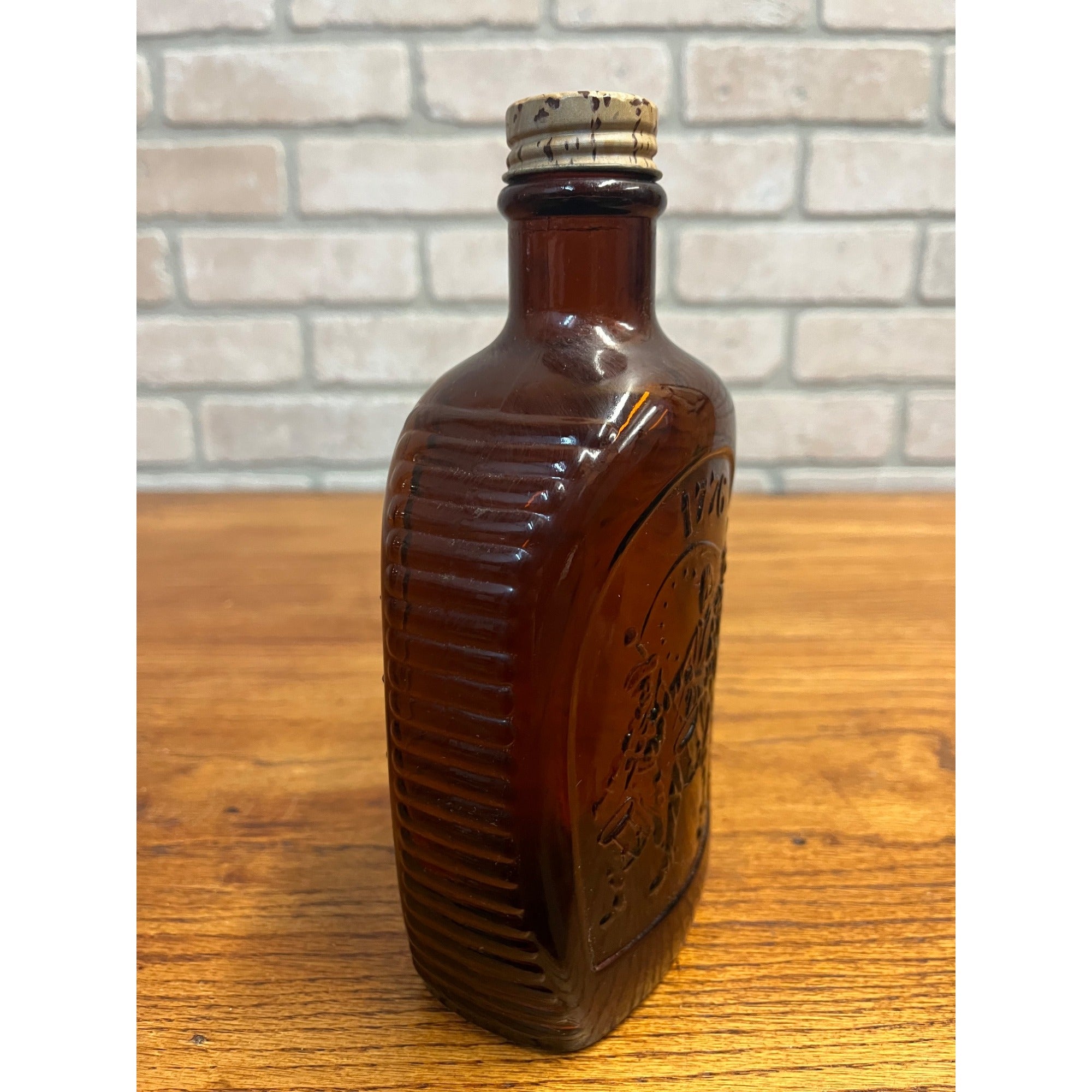 Vintage Log Cabin Syrup Bottle Bicentennial Amber Brown Glass 1776 Marching