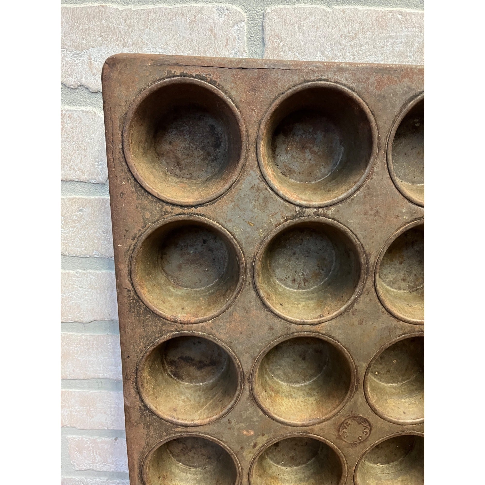 Massive Vintage Muffin Pan EKCO 24-Cup Tin Primitive Kitchen Farmhouse Decor
