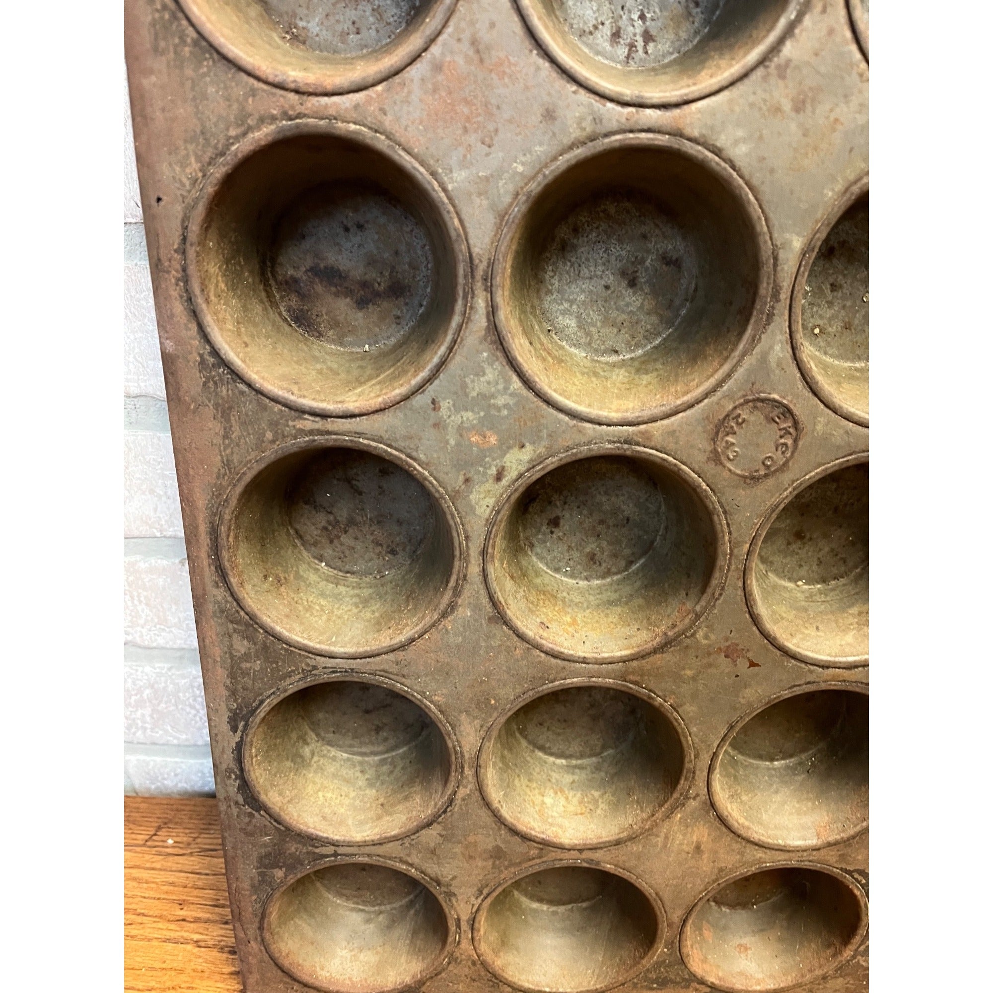 Massive Vintage Muffin Pan EKCO 24-Cup Tin Primitive Kitchen Farmhouse Decor