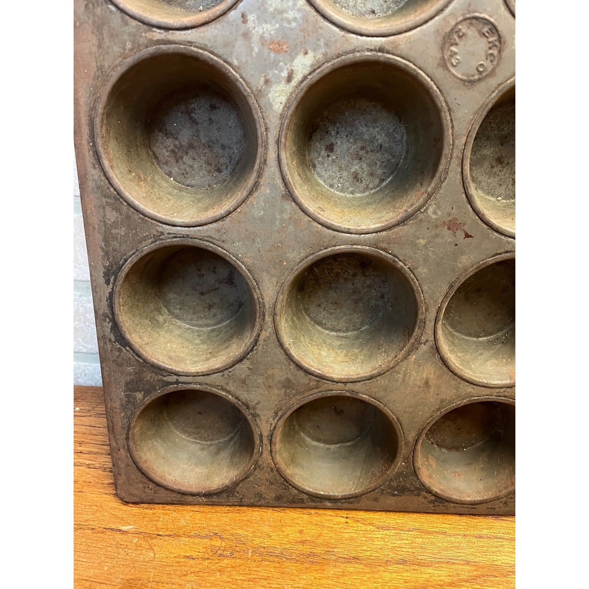 Massive Vintage Muffin Pan EKCO 24-Cup Tin Primitive Kitchen Farmhouse Decor