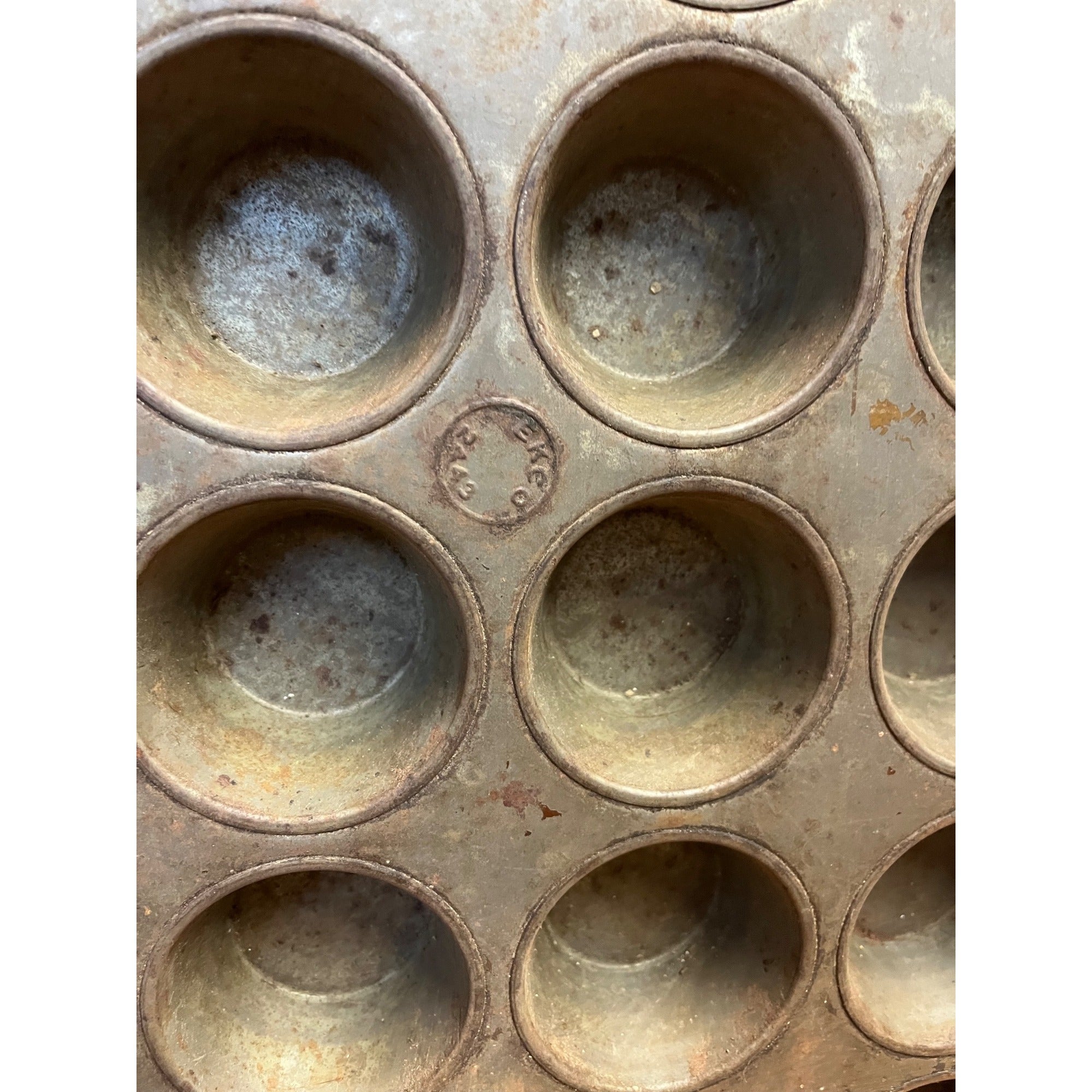 Massive Vintage Muffin Pan EKCO 24-Cup Tin Primitive Kitchen Farmhouse Decor