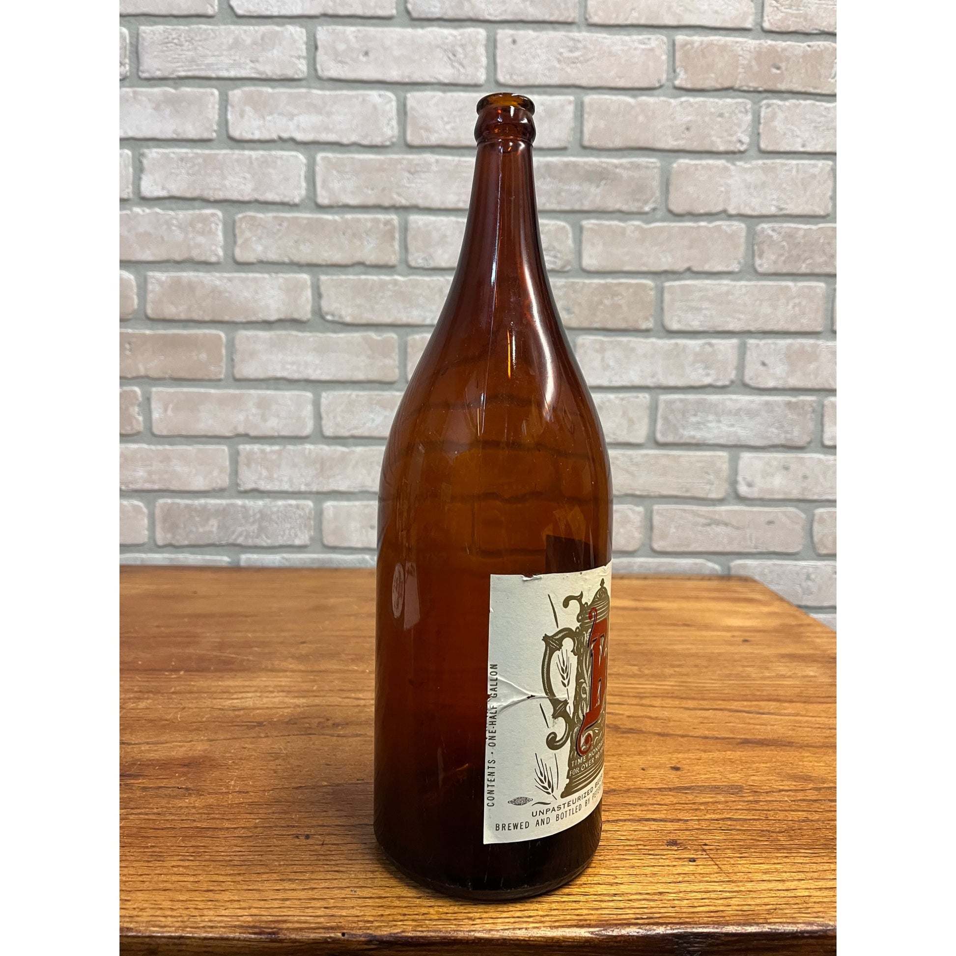 Vintage Bub's Beer Bottle Peter Bub Brewing Co. Winona MN One Half Gallon Picnic