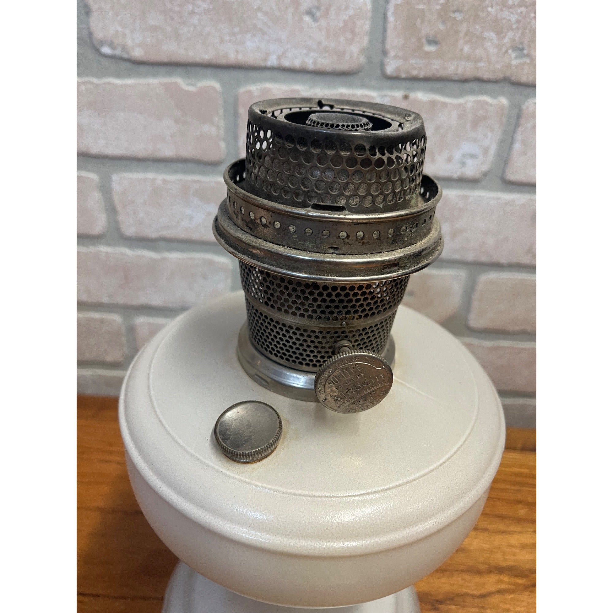 Aladdin White Kerosene Parlor Oil Lamp - No Chimney Nu Type Model B