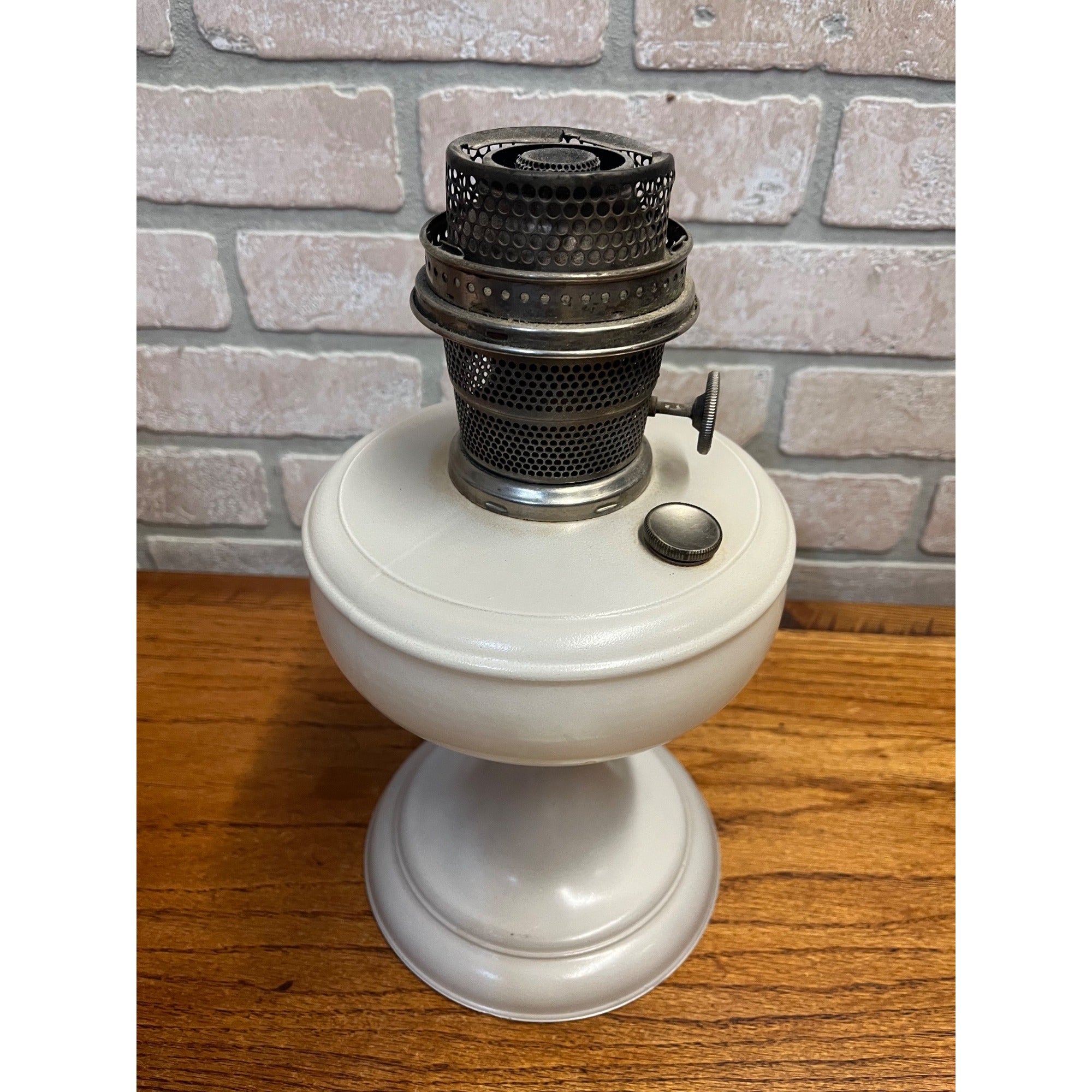 Aladdin White Kerosene Parlor Oil Lamp - No Chimney Nu Type Model B