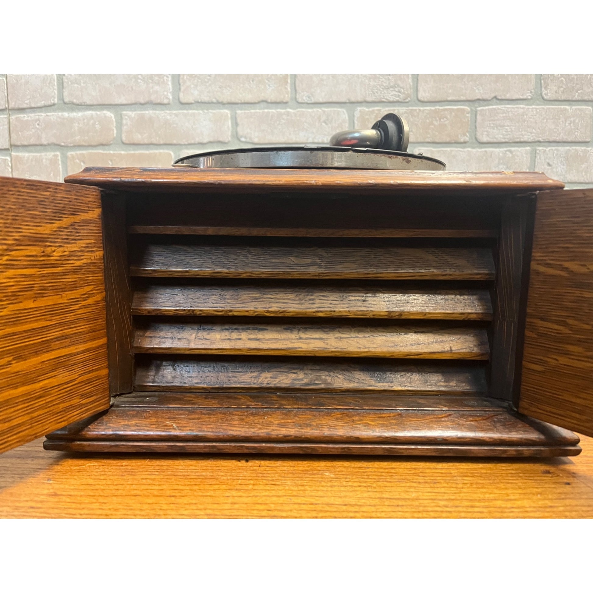 Antique Tabletop Victor Talking Machine Record Player Model VV-IV Works